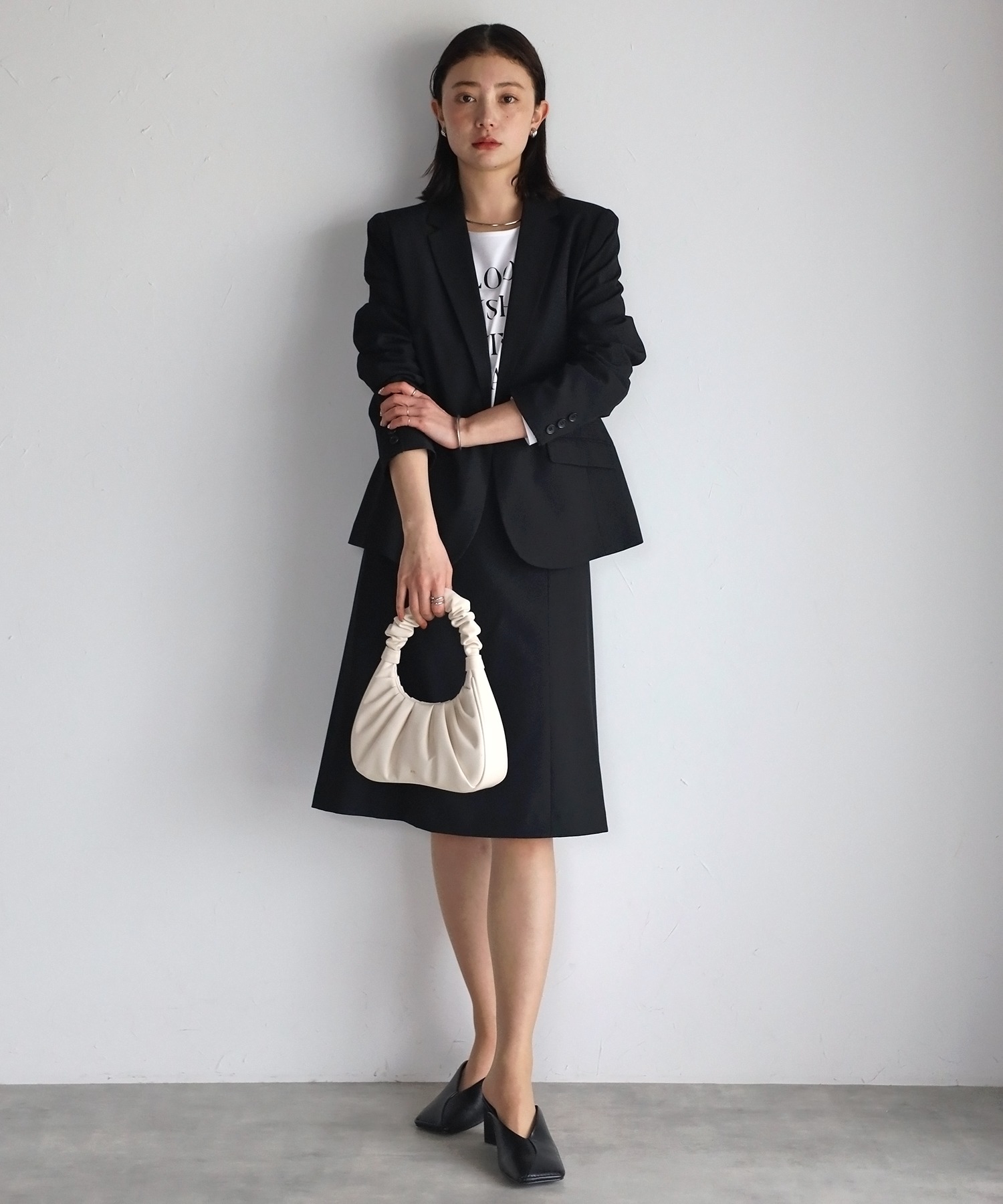 model:166cm　着用カラー：ブラック（フレアスカート）