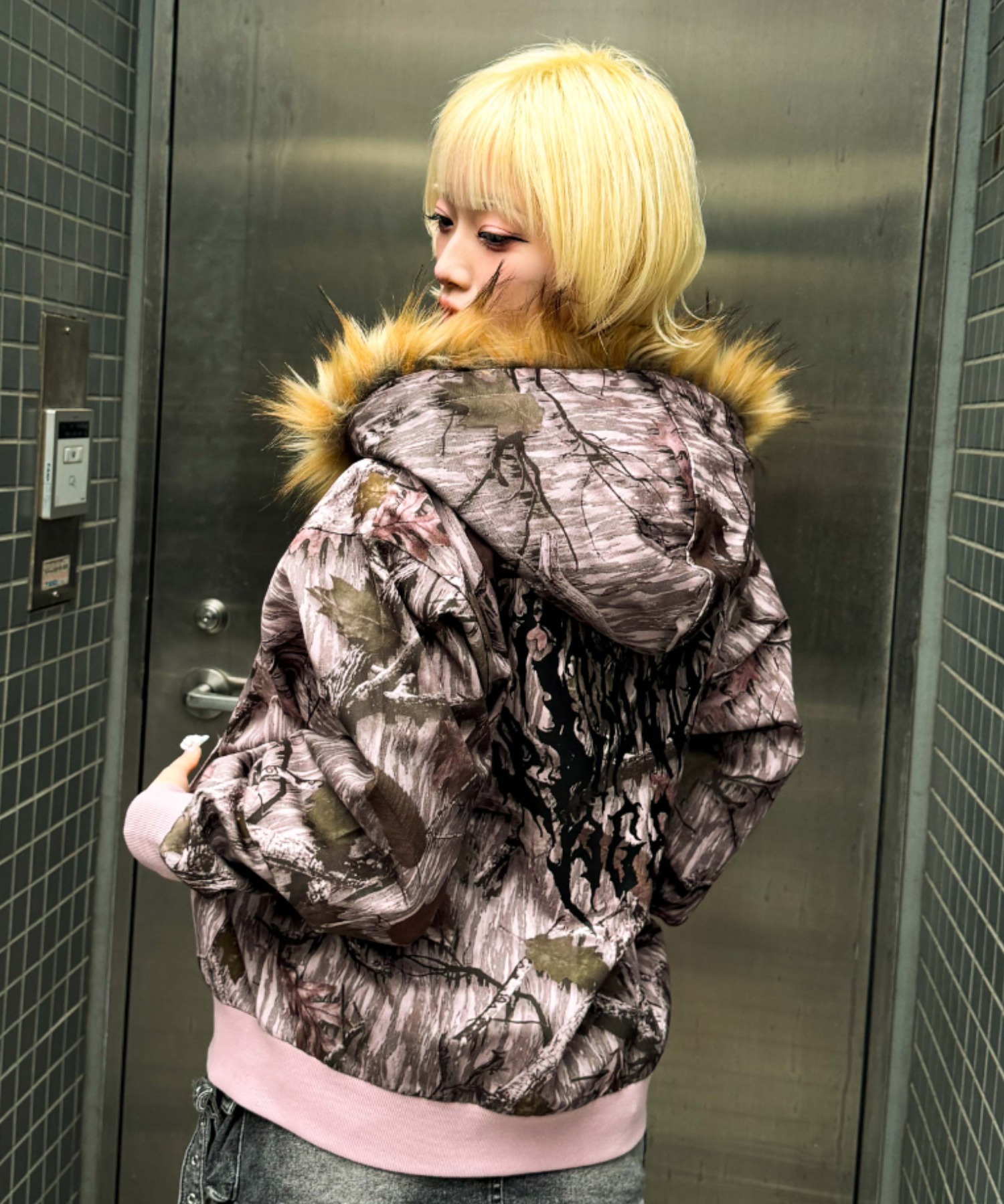 A'GEM/9 × .kom 『A'GEM/エージェム』 迷彩ファー付ジップパーカー A