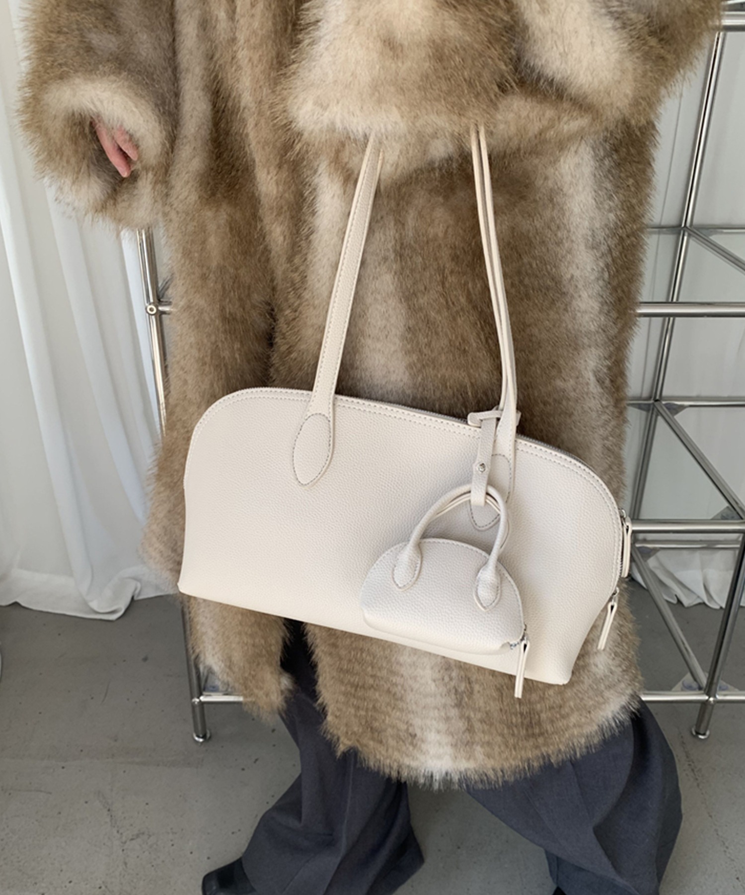 ミニバッグチャーム付き ショルダーバッグ LON24a151