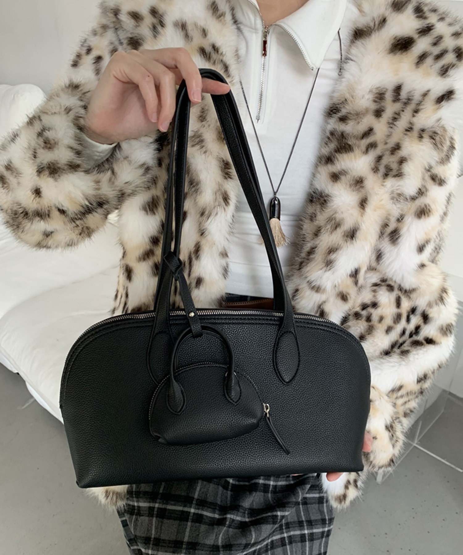 ミニバッグチャーム付き ショルダーバッグ LON24a151