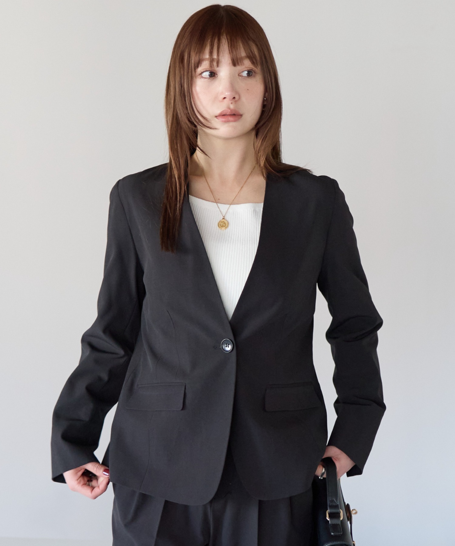 model:166cm　着用サイズ：11号　カラー：ブラック