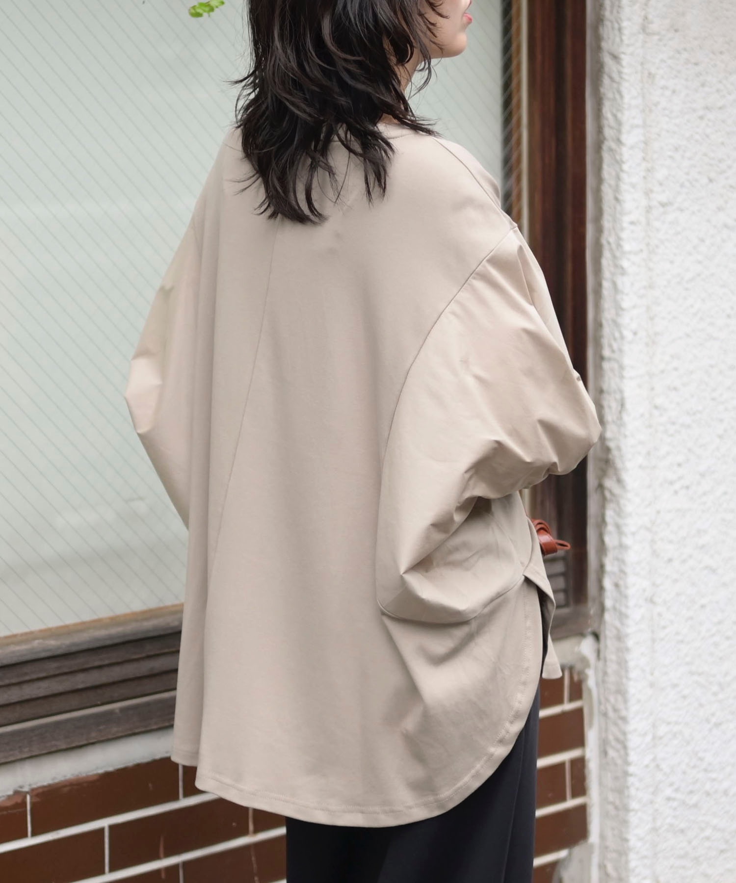 ベージュ