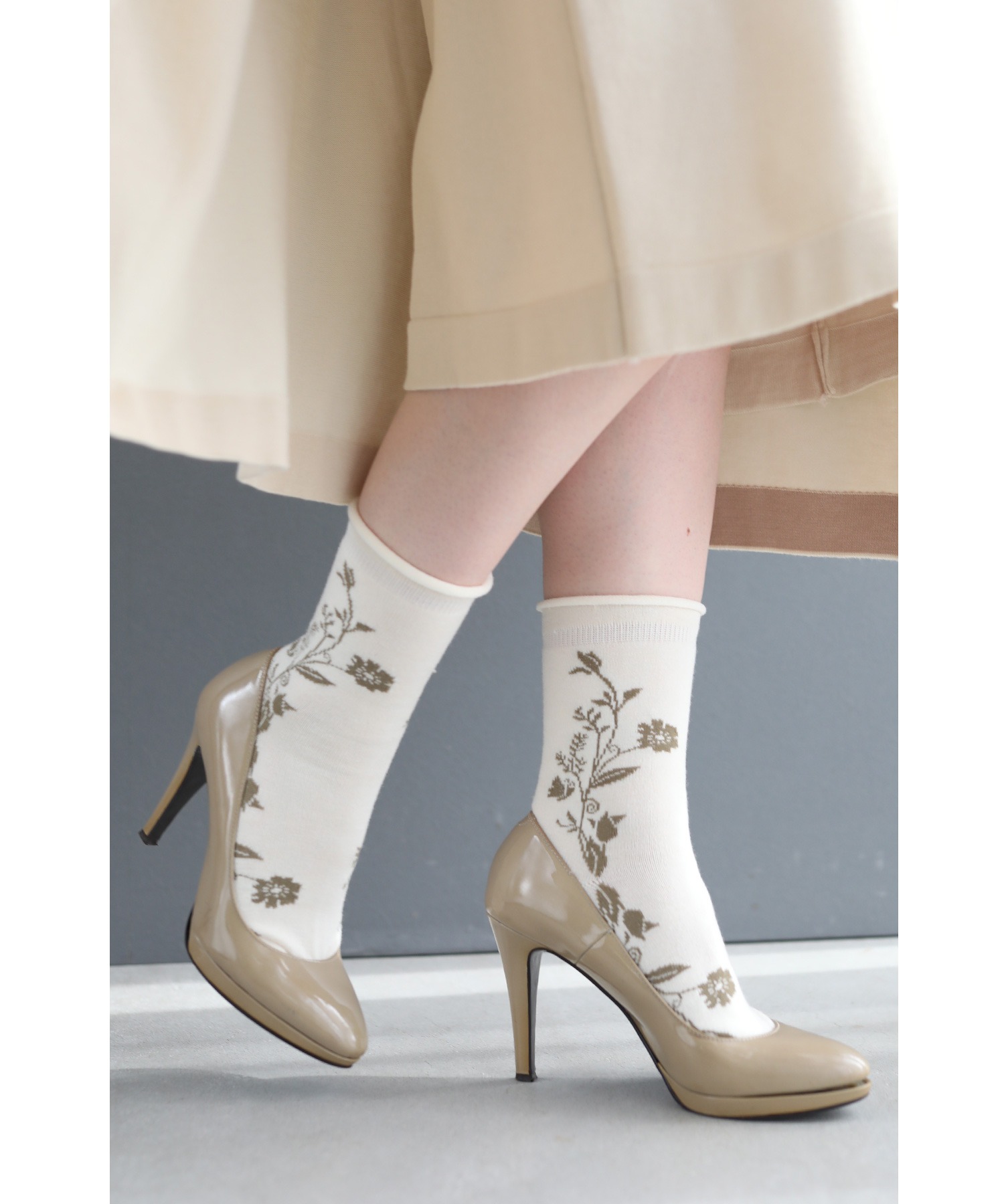 足元に咲く可憐な花の靴下2点セット Frostsfireplaces Co Uk