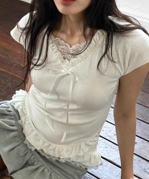 tシャツ A'GEM/9 × .kom 「.KOM/ドットケーオーエム」 フリルリボンTEE レディース A'GEM/9 × .kom 『.KOM/ドットケーオーエム』 フリルリボンTEE
