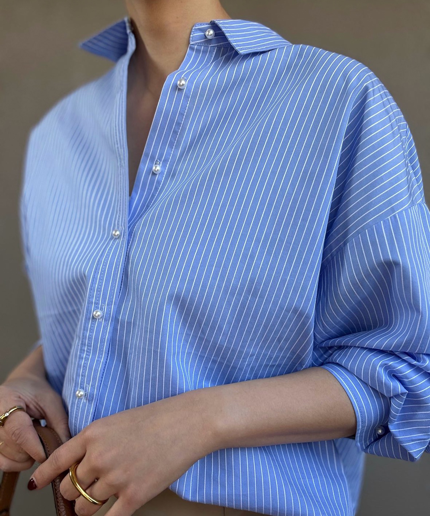 シルエット変更可！】パール釦オーバーサイズシャツ Emma Taylor