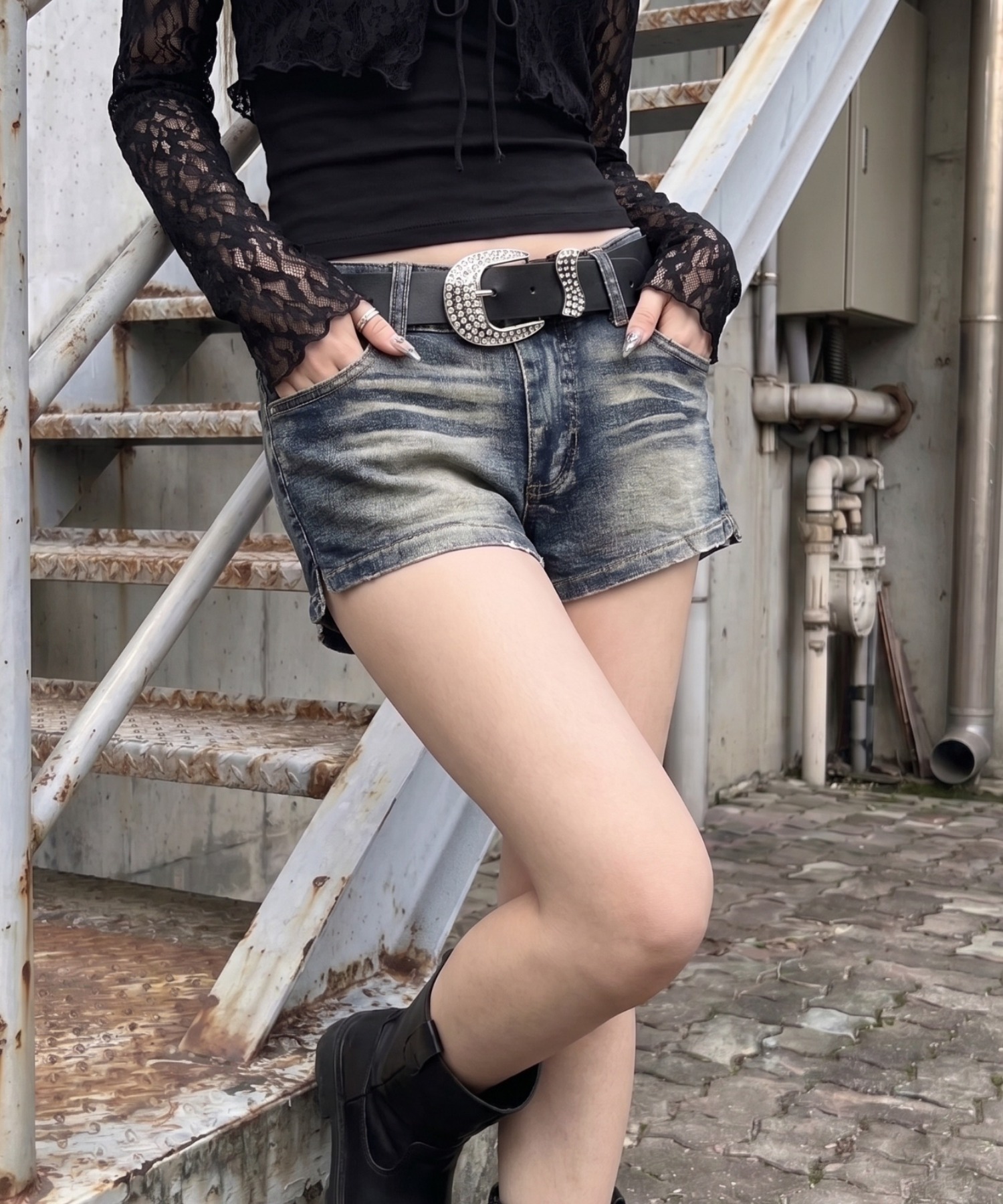 A'GEM/9 × .kom 『.KOM/ドットケーオーエム』Rhinestone Belt Denim