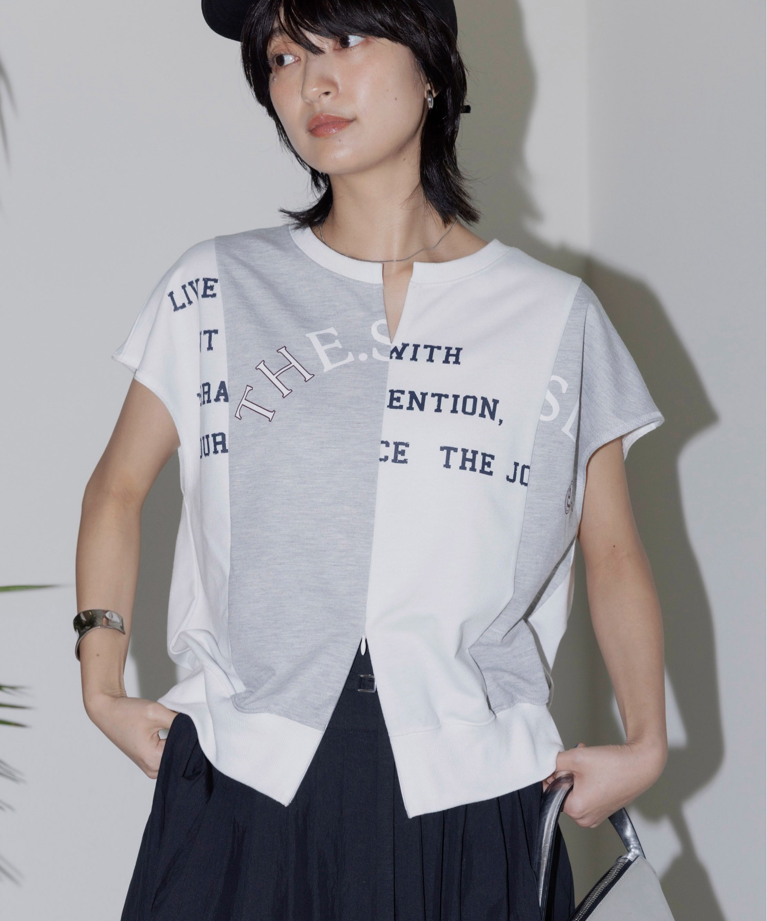 tシャツ リメイクロゴ配色スリットミニ裏毛トップス レディース リメイクロゴ配色スリットミニ裏毛トップス Eimee Law│Eimee