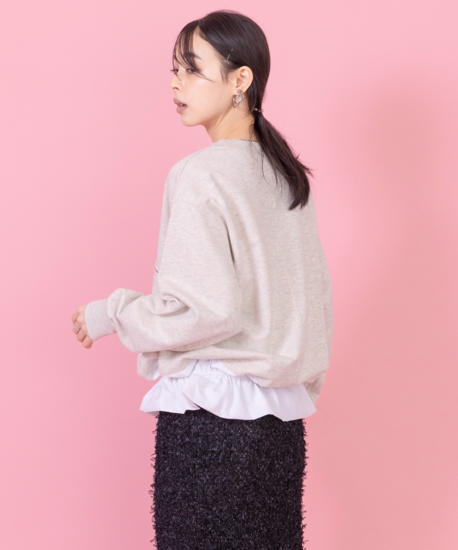 テキストエンブロ裏毛プルオーバー