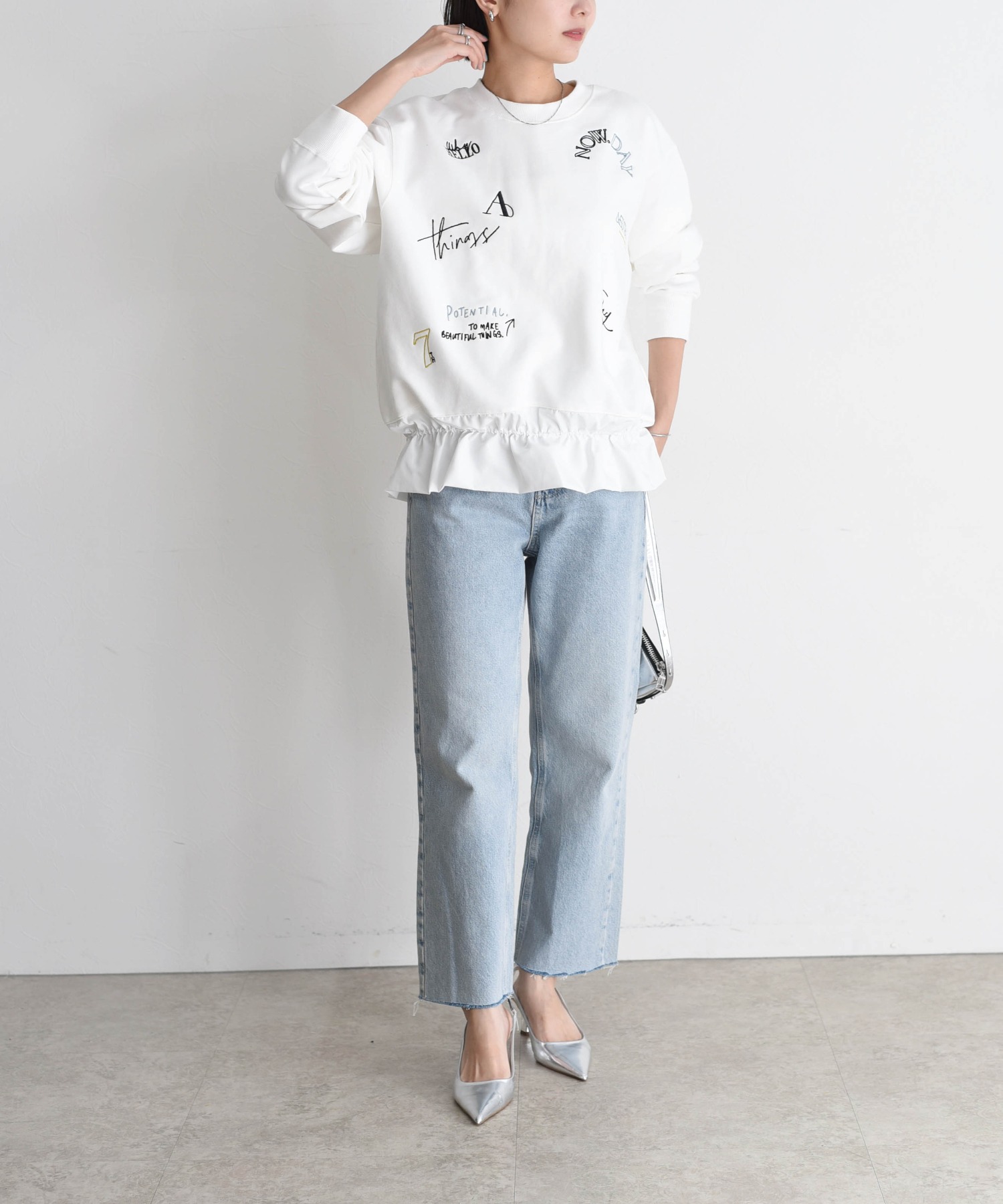 本物 テキストエンブロ裏毛プルオーバー Eimee Law エイミーロウ