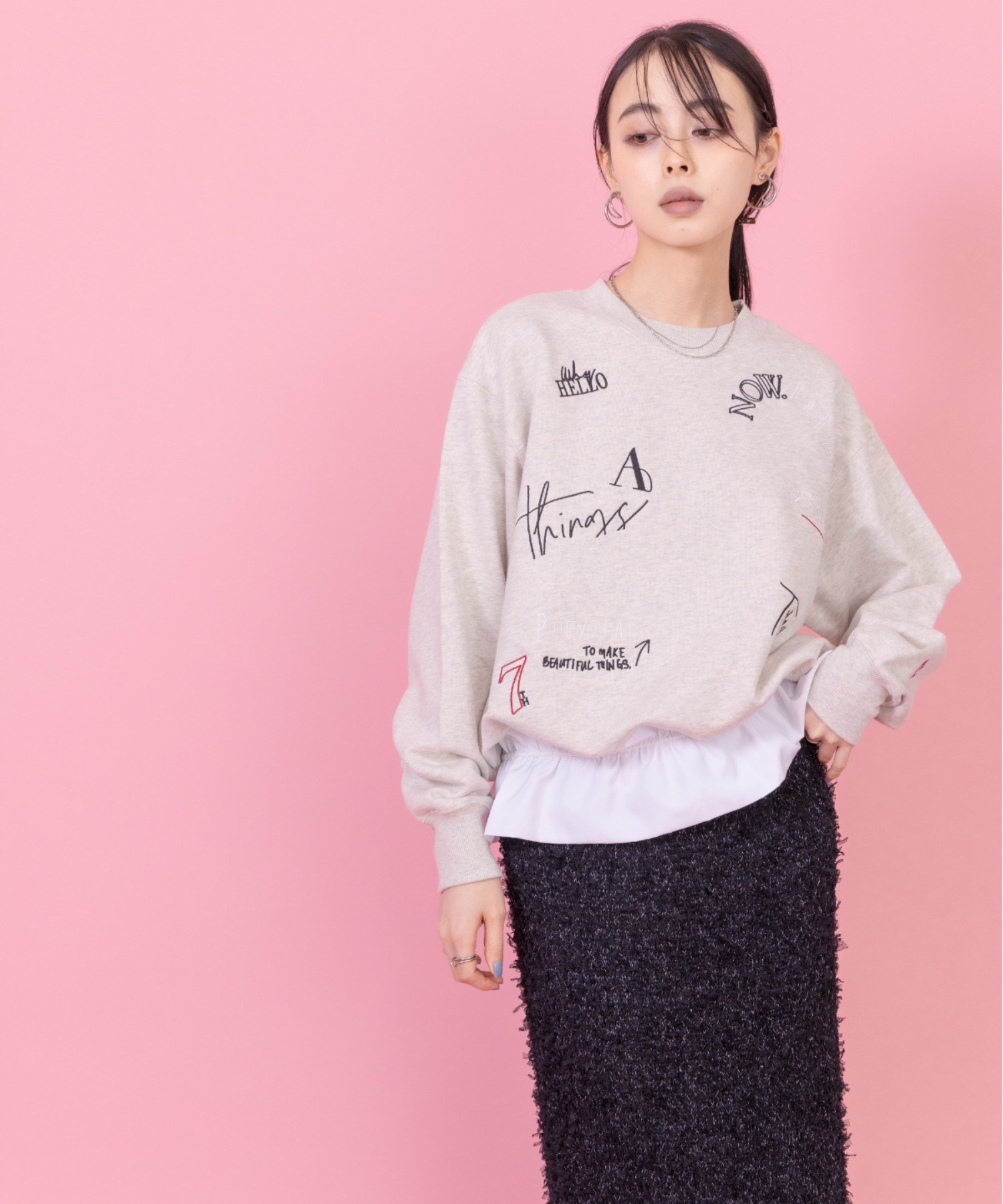 テキストエンブロ裏毛プルオーバー