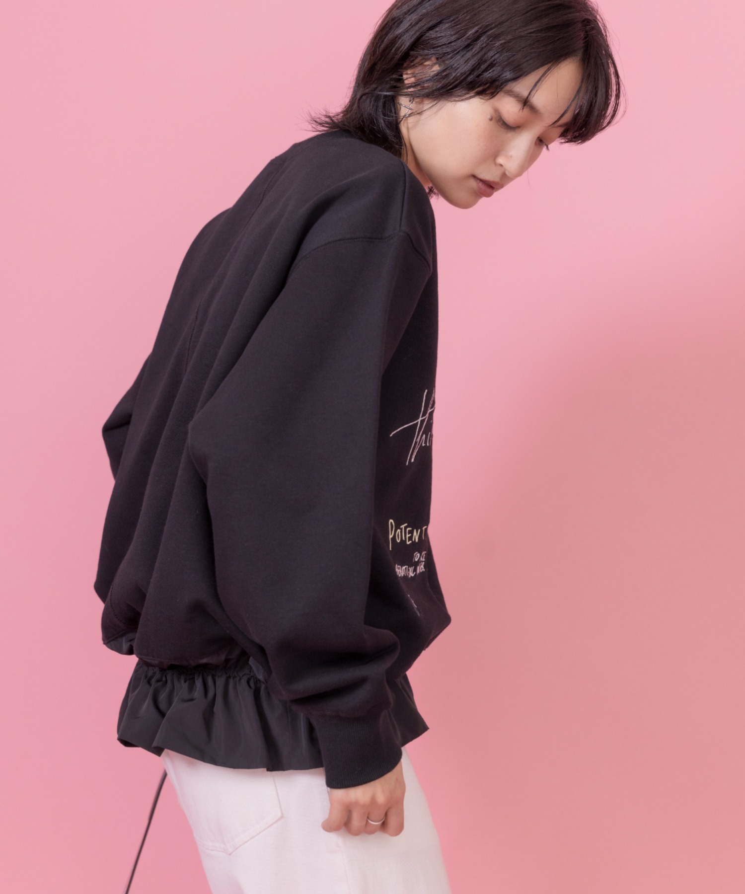 テキストエンブロ裏毛プルオーバー