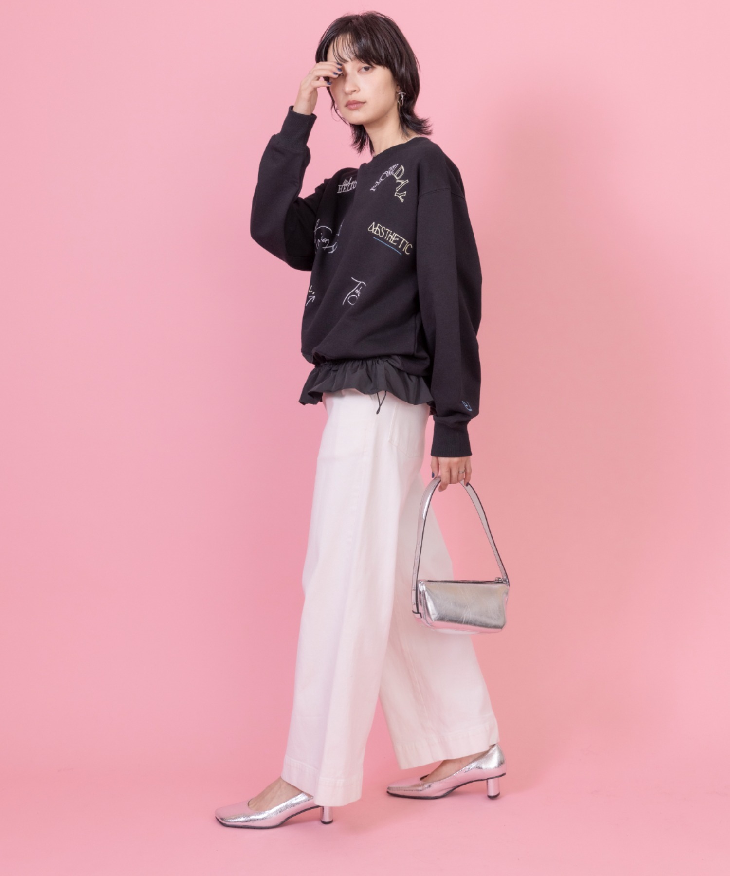 本物 テキストエンブロ裏毛プルオーバー Eimee Law エイミーロウ