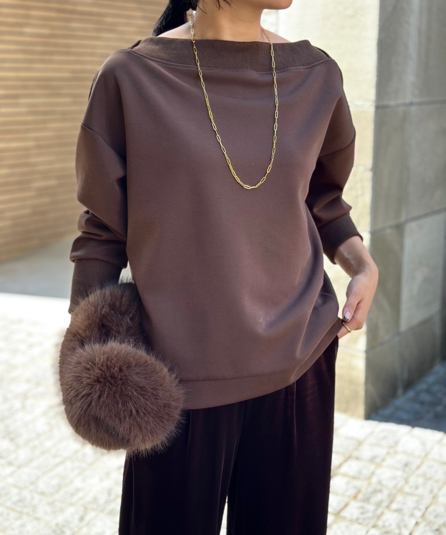 ライトダンボールオフショルダープルオーバー Emma Taylor│STYLEDOOR