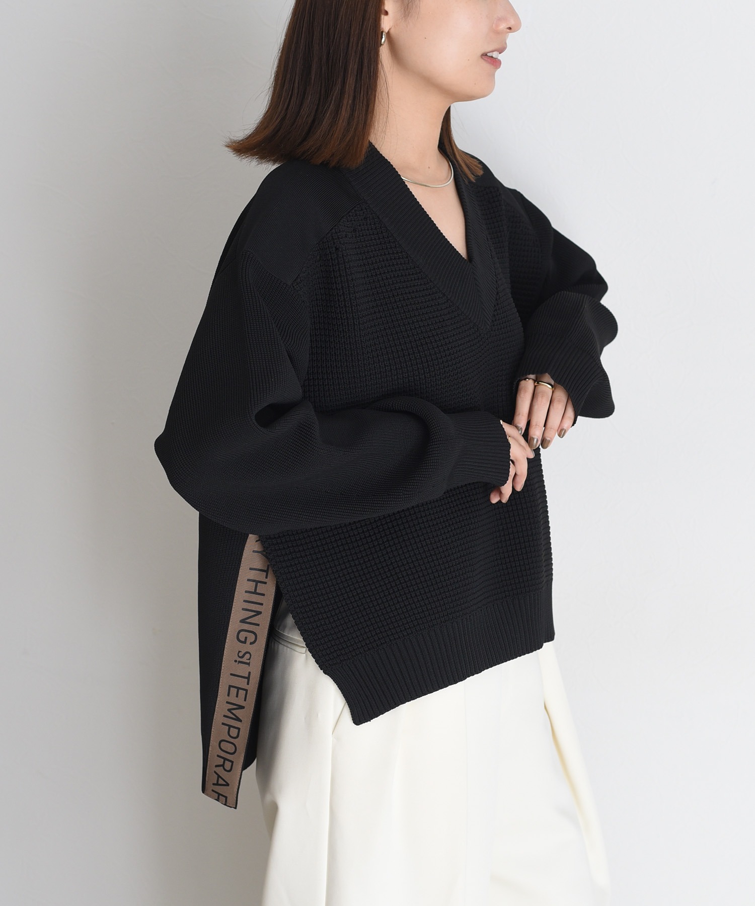 ワッフル編みサイドロゴテープニット Eimee Law│Eimee Law & LHELBIE
