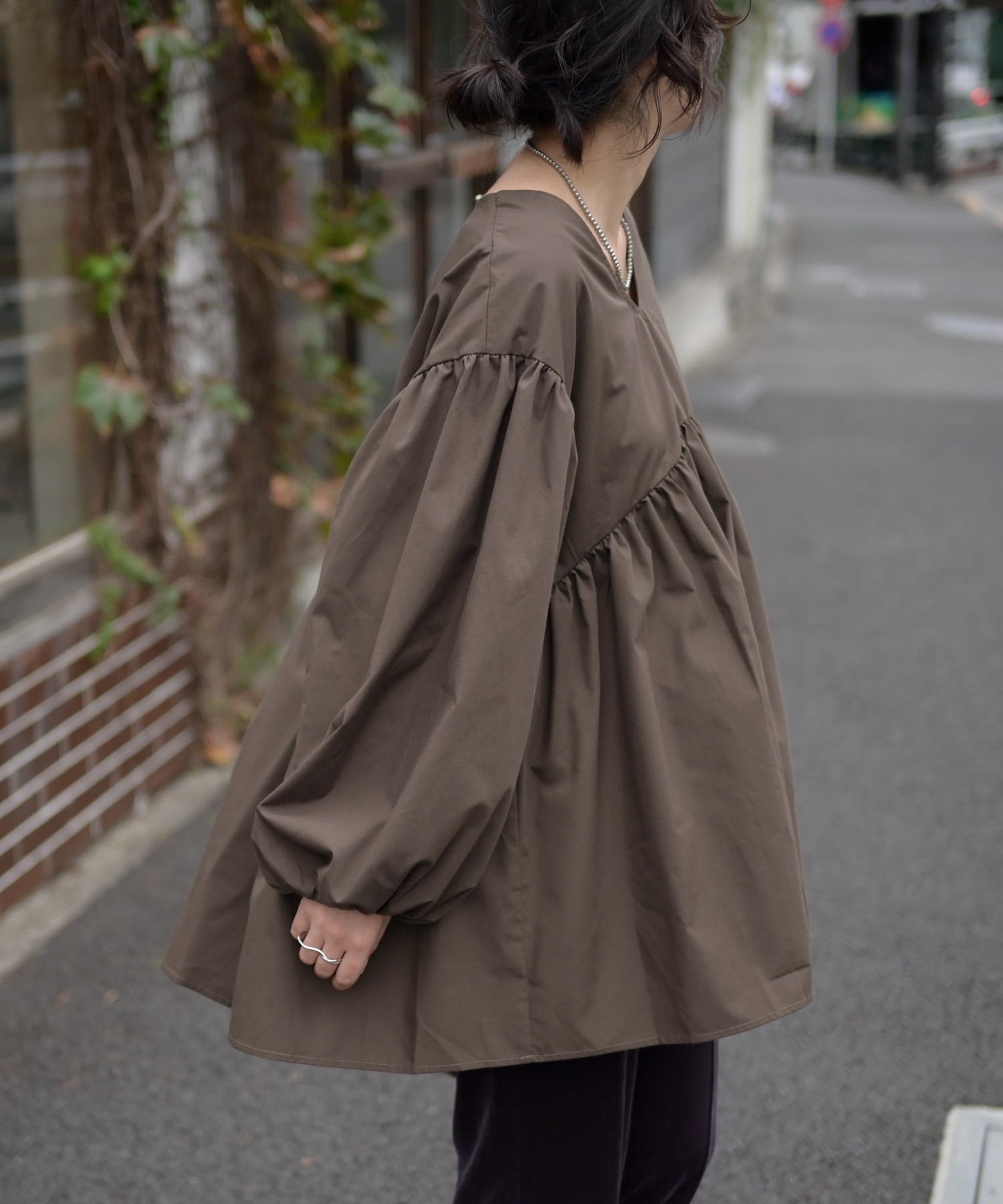 ダークブラウン