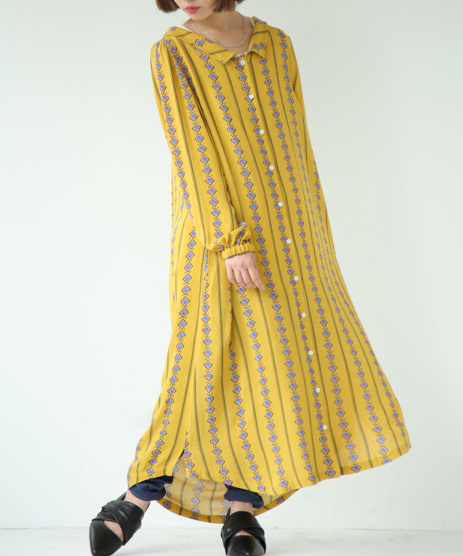 レトロ柄ロングシャツワンピース
