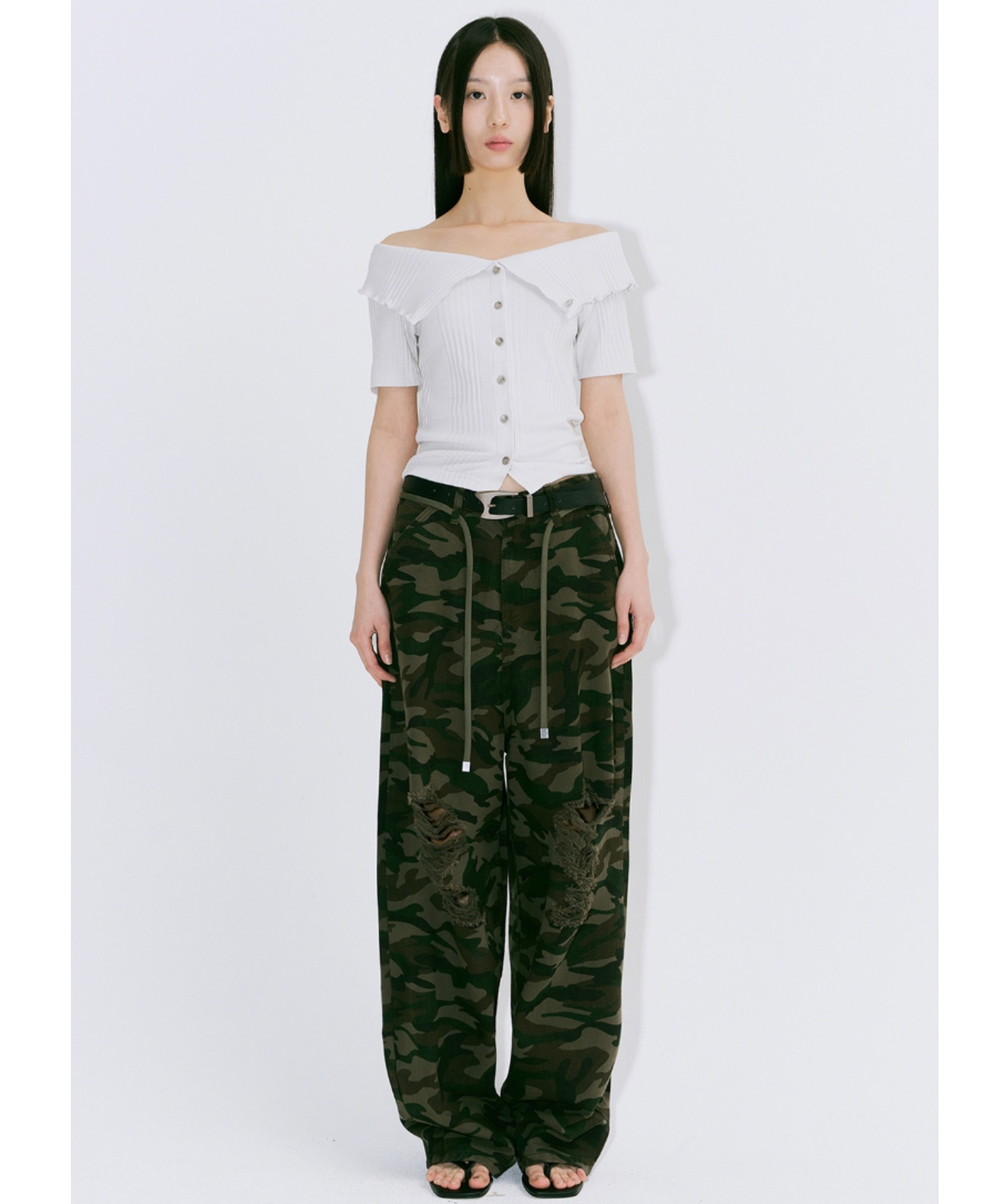 カーディガン A'GEM/9 × .kom 「NIIER NOR/ニア ノア」 RIBBED OFF SHOULDER CARDIGAN/オフショルダ A'GEM/9 × .kom 『NIIER NOR/ニア ノア』 RIBBED OFF SHOULDER