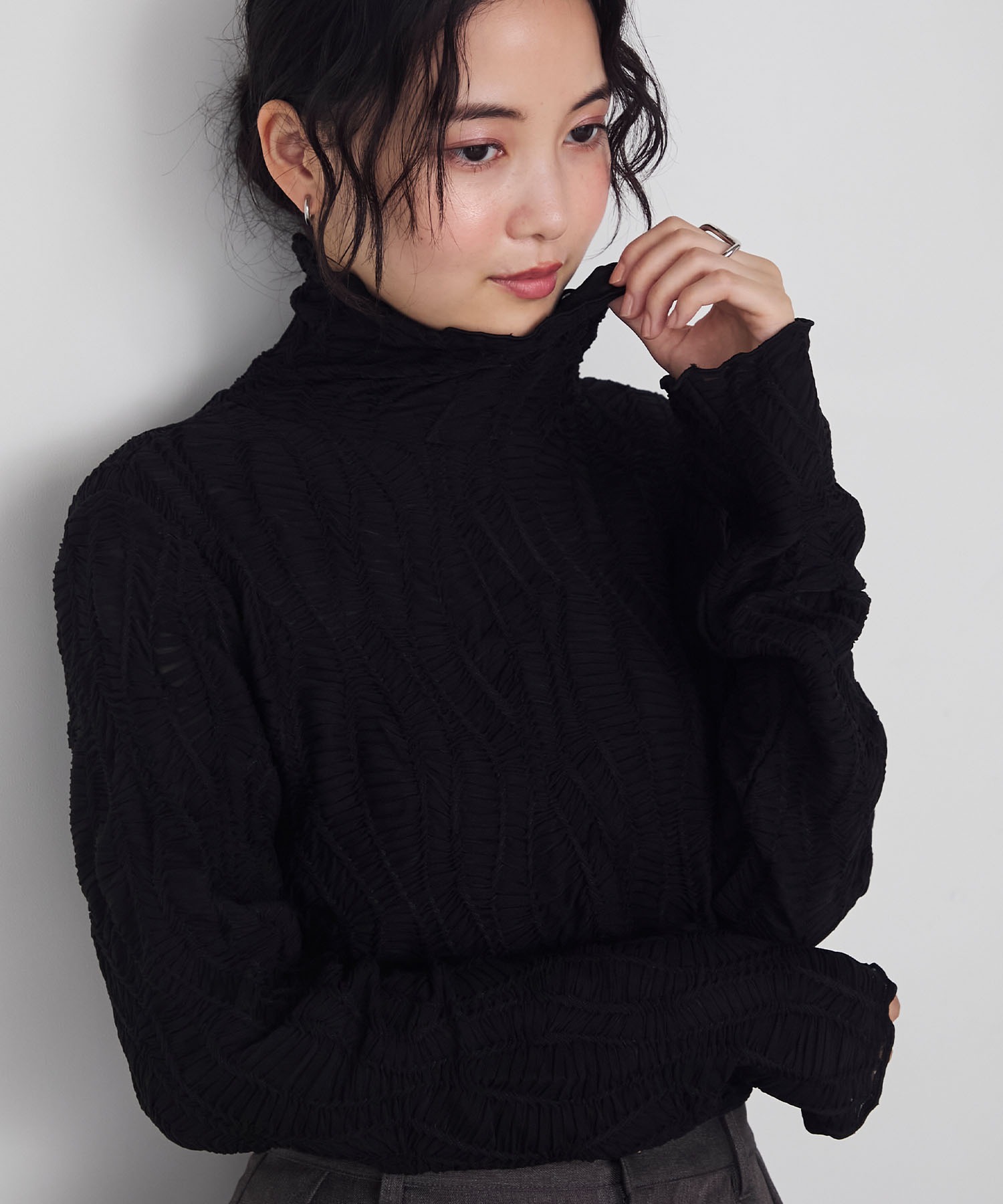 forksy.】ジオメトリックデザイン シアーハイネックメローロング