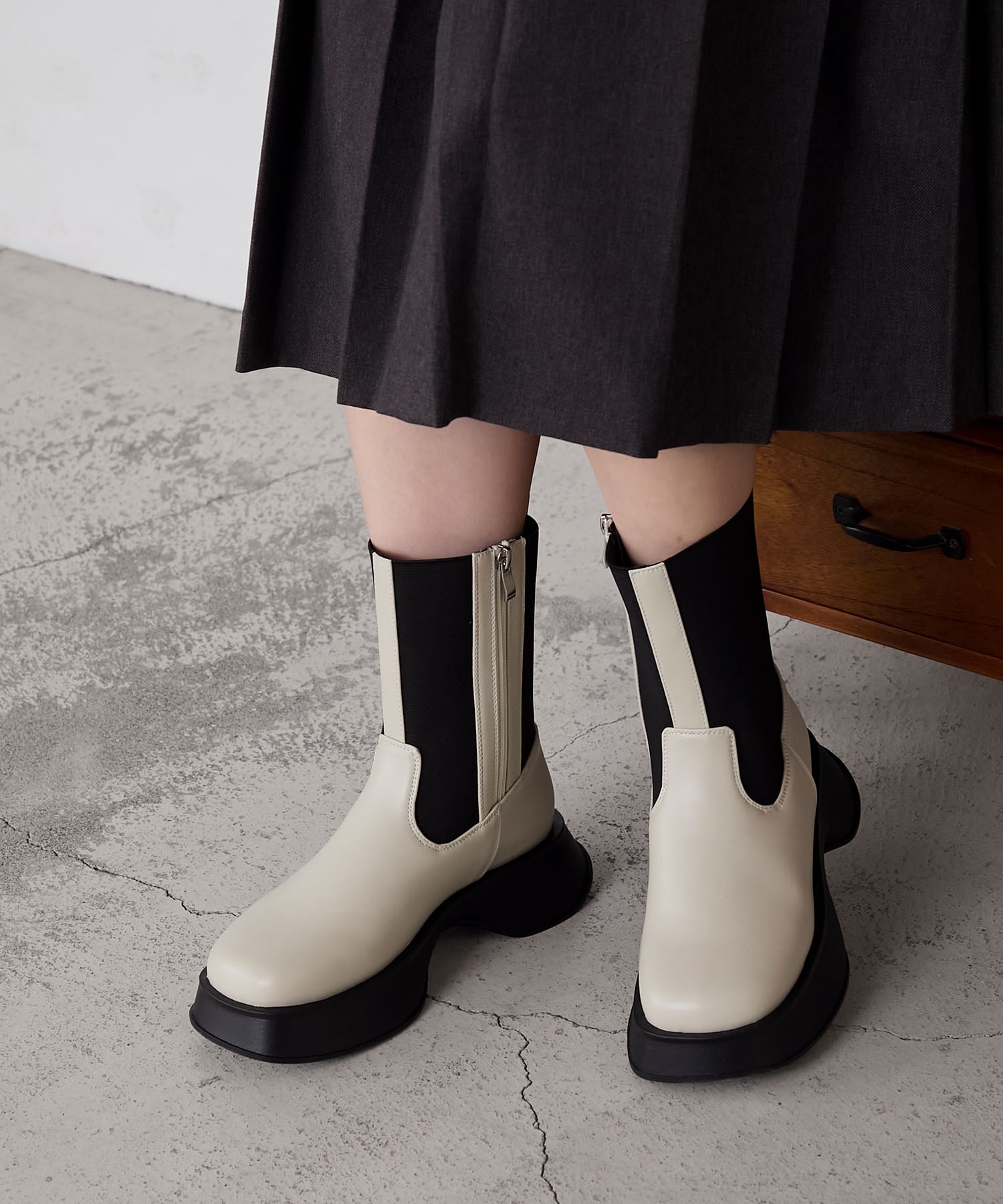 forksy.】ボリュームソールサイドゴアジップアップショートブーツ