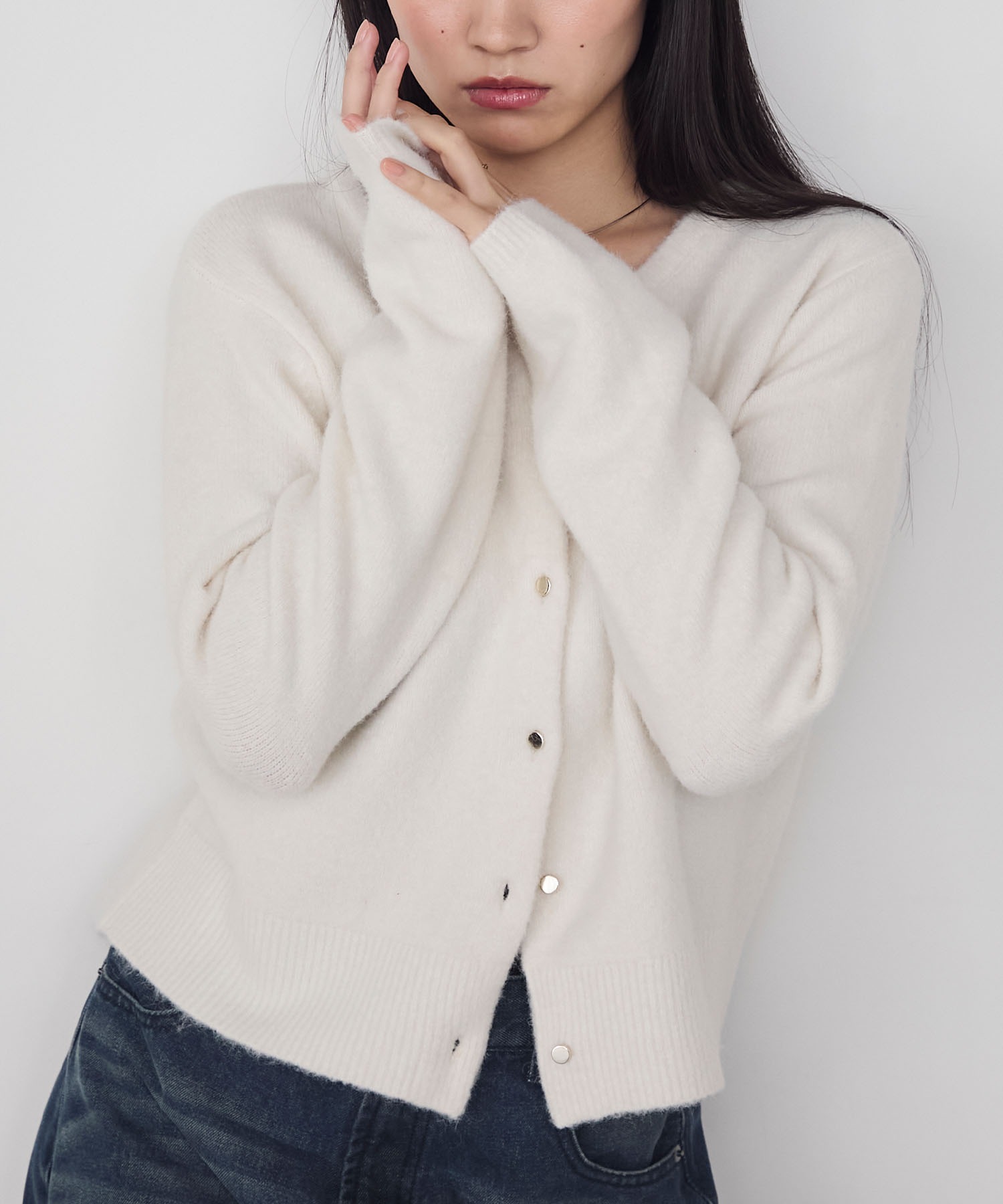 フォクシー　ホワイト カーディガン forksy.】ふわもちゴールドボタンニットカーディガン forksy.│MONO