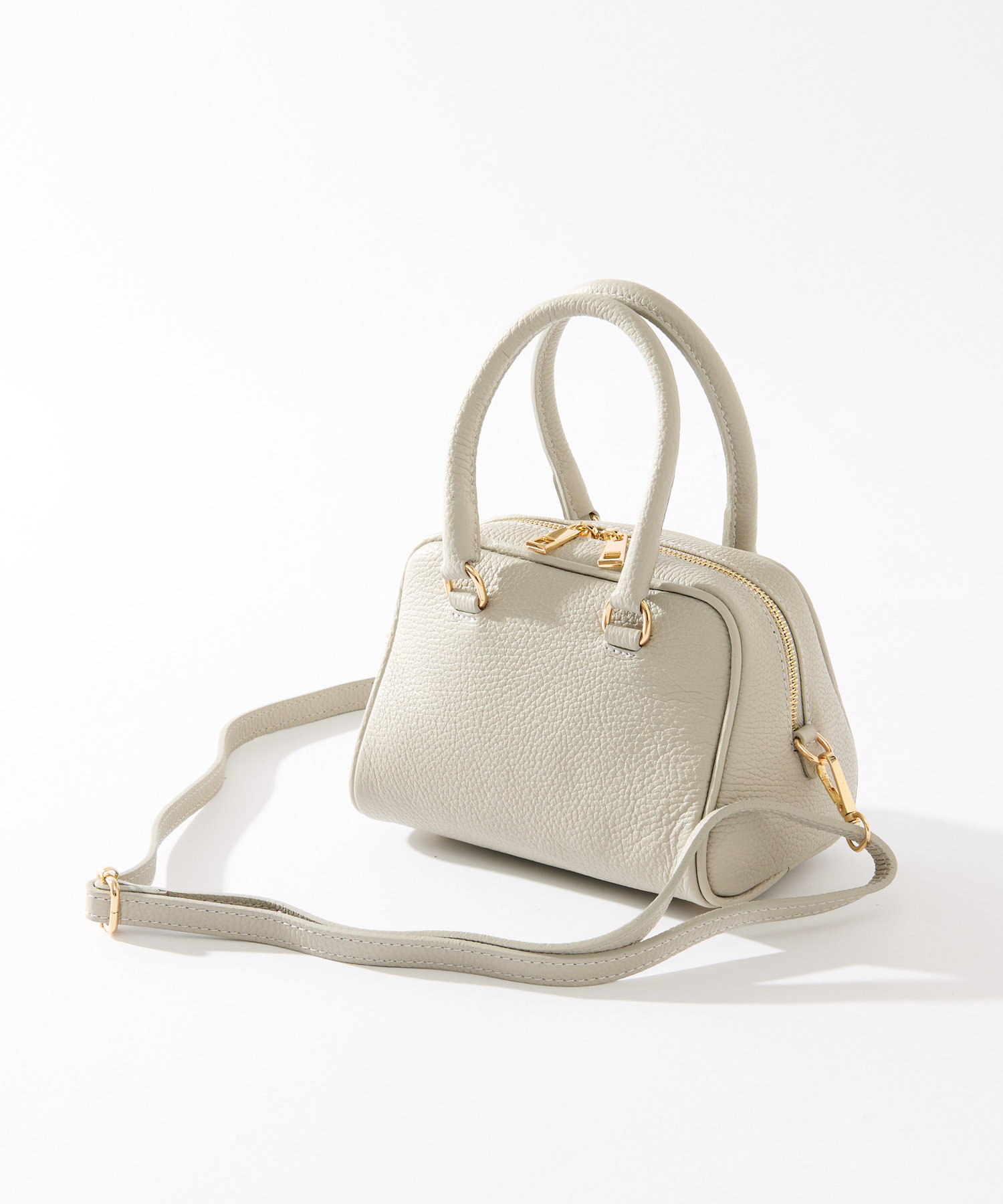 オウレンティ　ハンドバッグ ショルダーストラップ付き AULENTTI（オウレンティ） ショルダーバッグ バッグ 金具ベルト付き