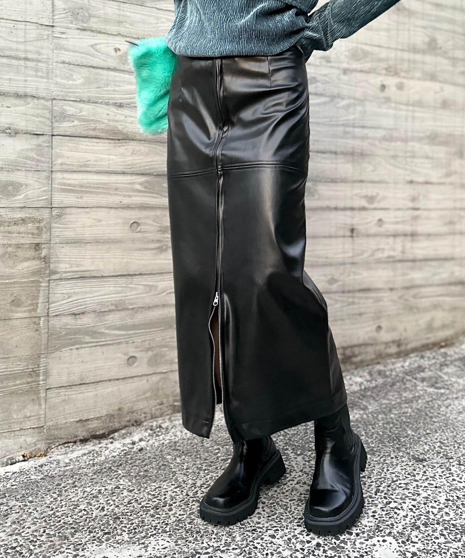 ブラック
