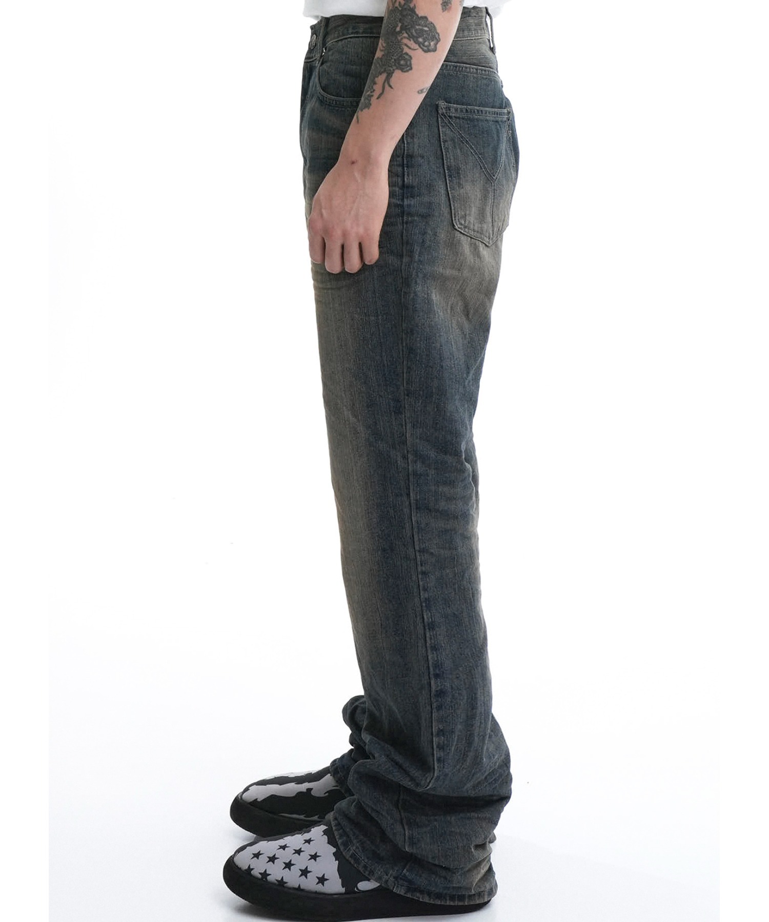 ★OY★EMBOSS C.B BOOT CUT JEANS-BLUE★正規品/韓国直送料込 OY/オーワイ』 EMBOSS C.B BOOT CUT JEANS/エンボスブーツカット