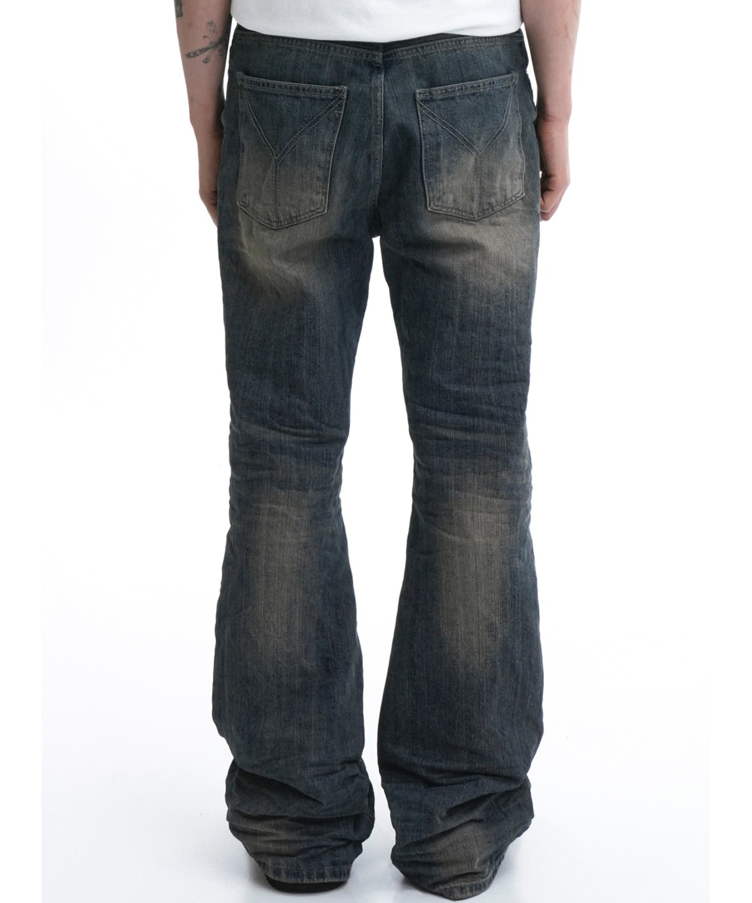 ★OY★EMBOSS C.B BOOT CUT JEANS-BLUE★正規品/韓国直送料込 OY/オーワイ』 EMBOSS C.B BOOT CUT JEANS/エンボスブーツカット