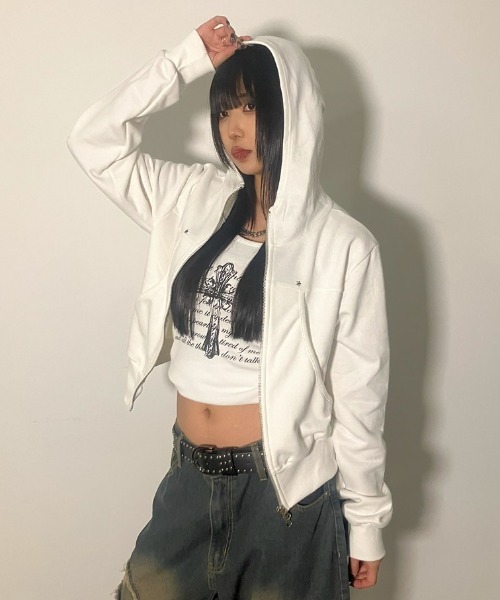 パーカー A'GEM/9 × .kom 「.KOM/ドットケーオーエム」 プリントクロップドパーカー レディース A'GEM/9 × .kom 『.KOM/ドットケーオーエム』 クロップドジップ
