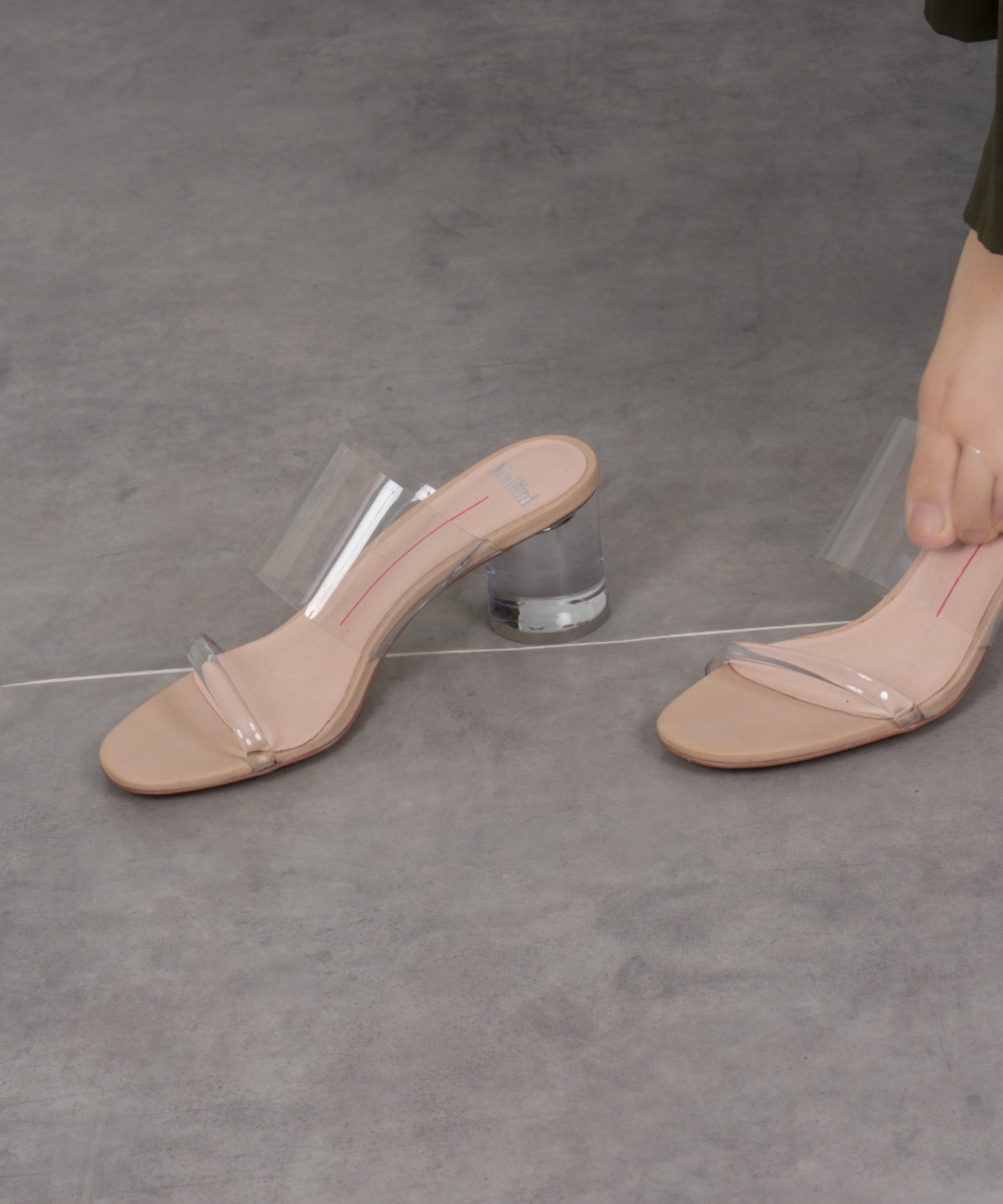 【Mollini/モリーニ】太ヒール ミュールサンダル　クリア