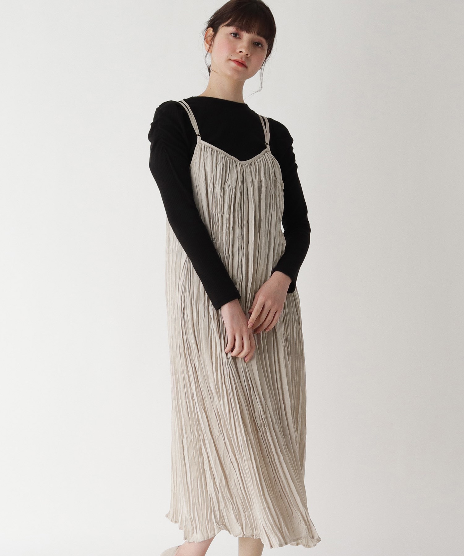 買収 サテンプリーツキャミワンピース