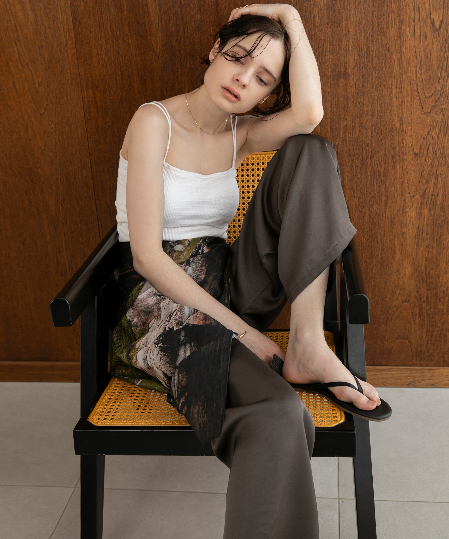 光沢サテン リラックスパンツ おしゃれ relaxedsatinpants-khaki-img1.jpg