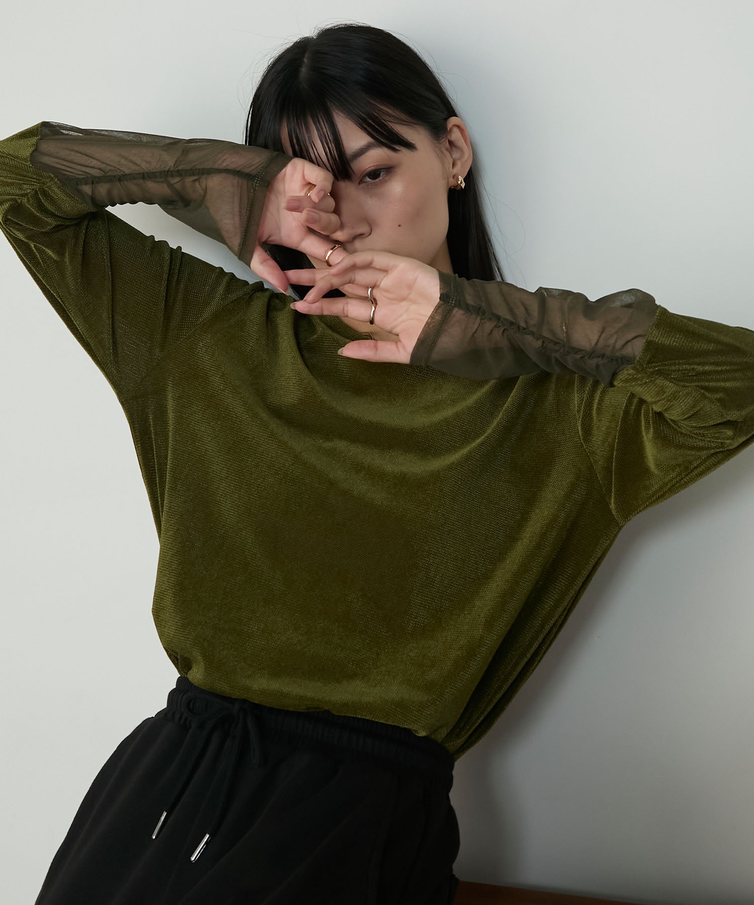 forksy.】＜エブリデイシリーズ＞袖シャーリング ベロアシアートップス 