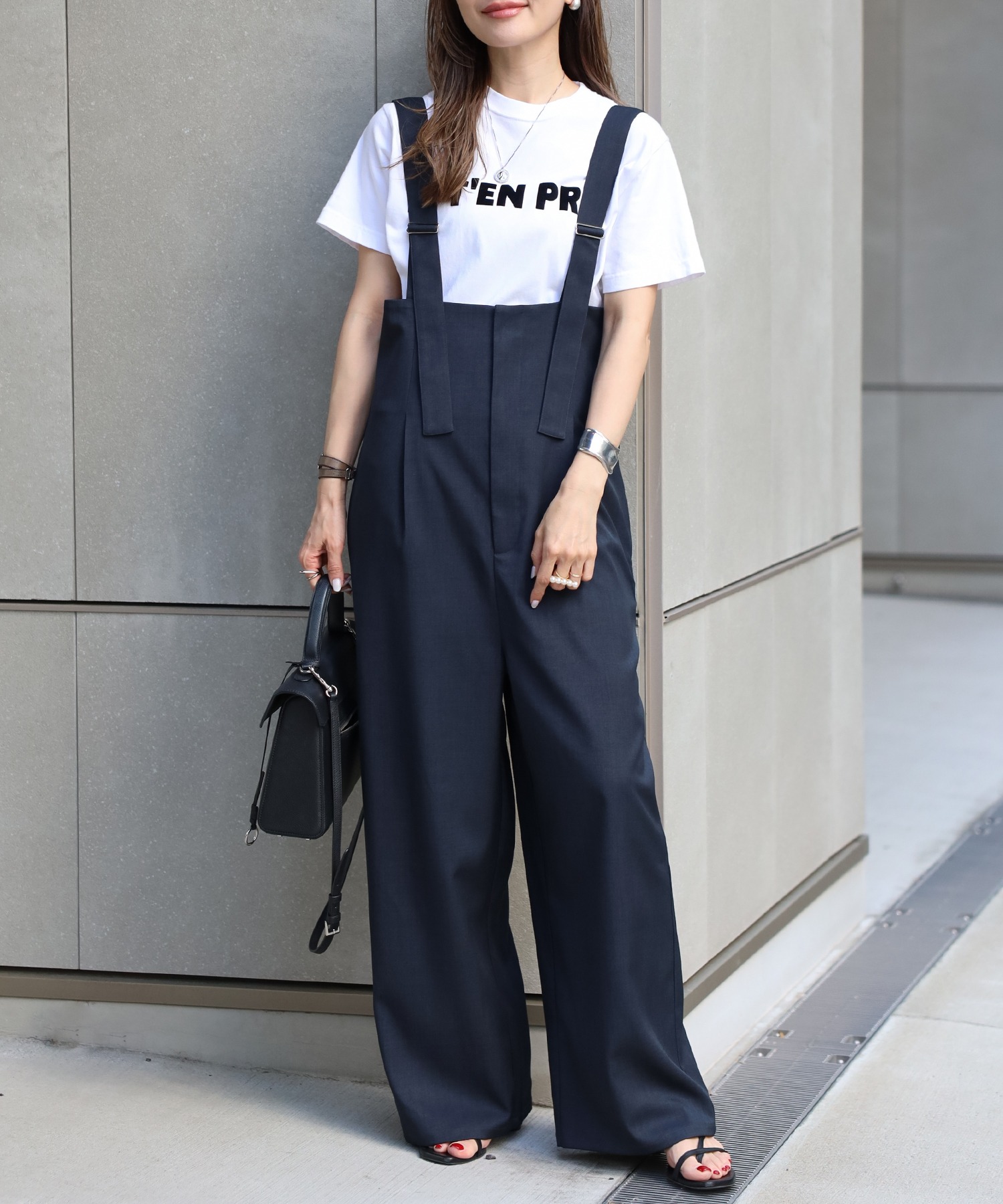 ダークネイビー
