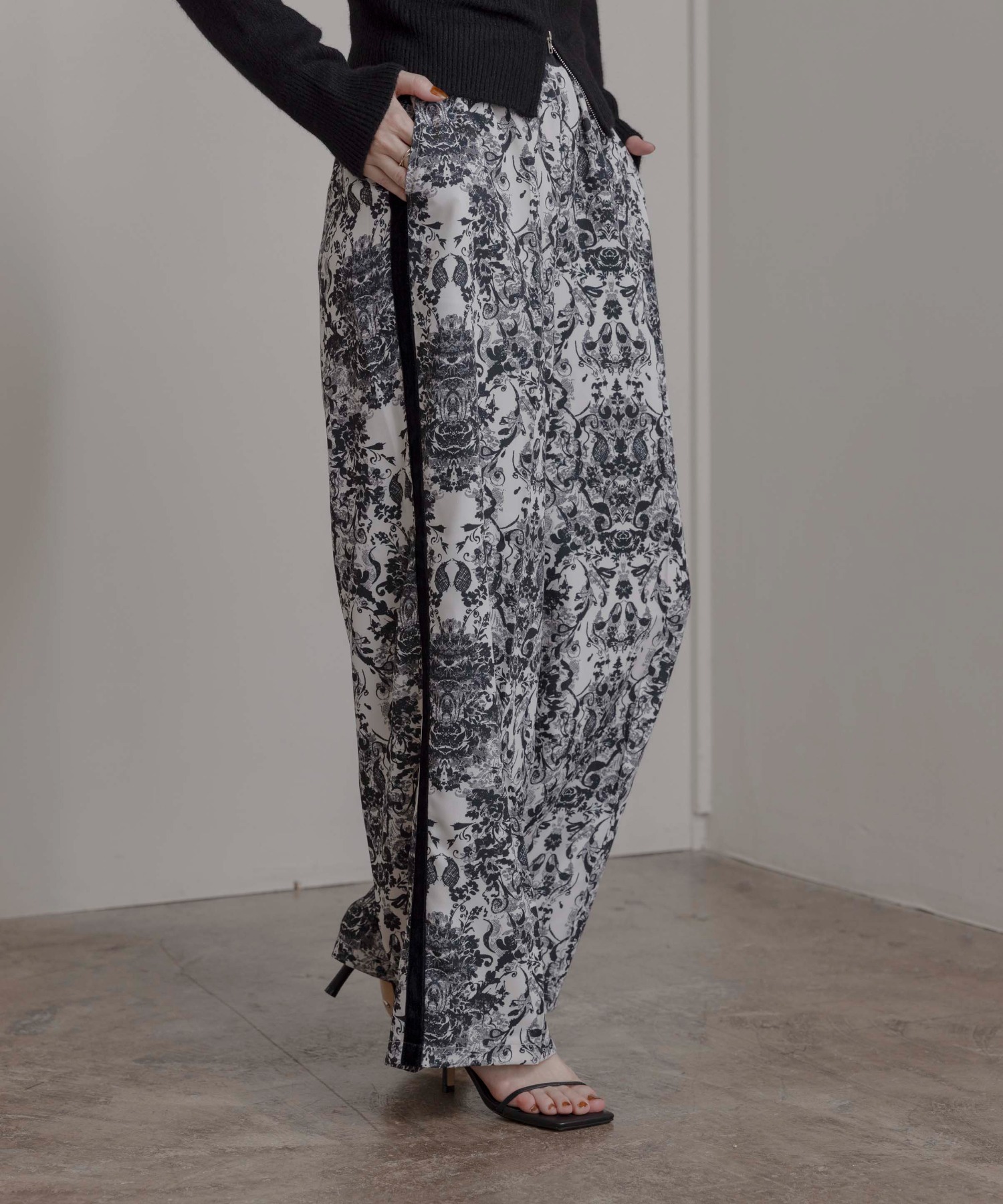 アラベスクプリント サイドラインパンツ Eimee Law│Eimee Law