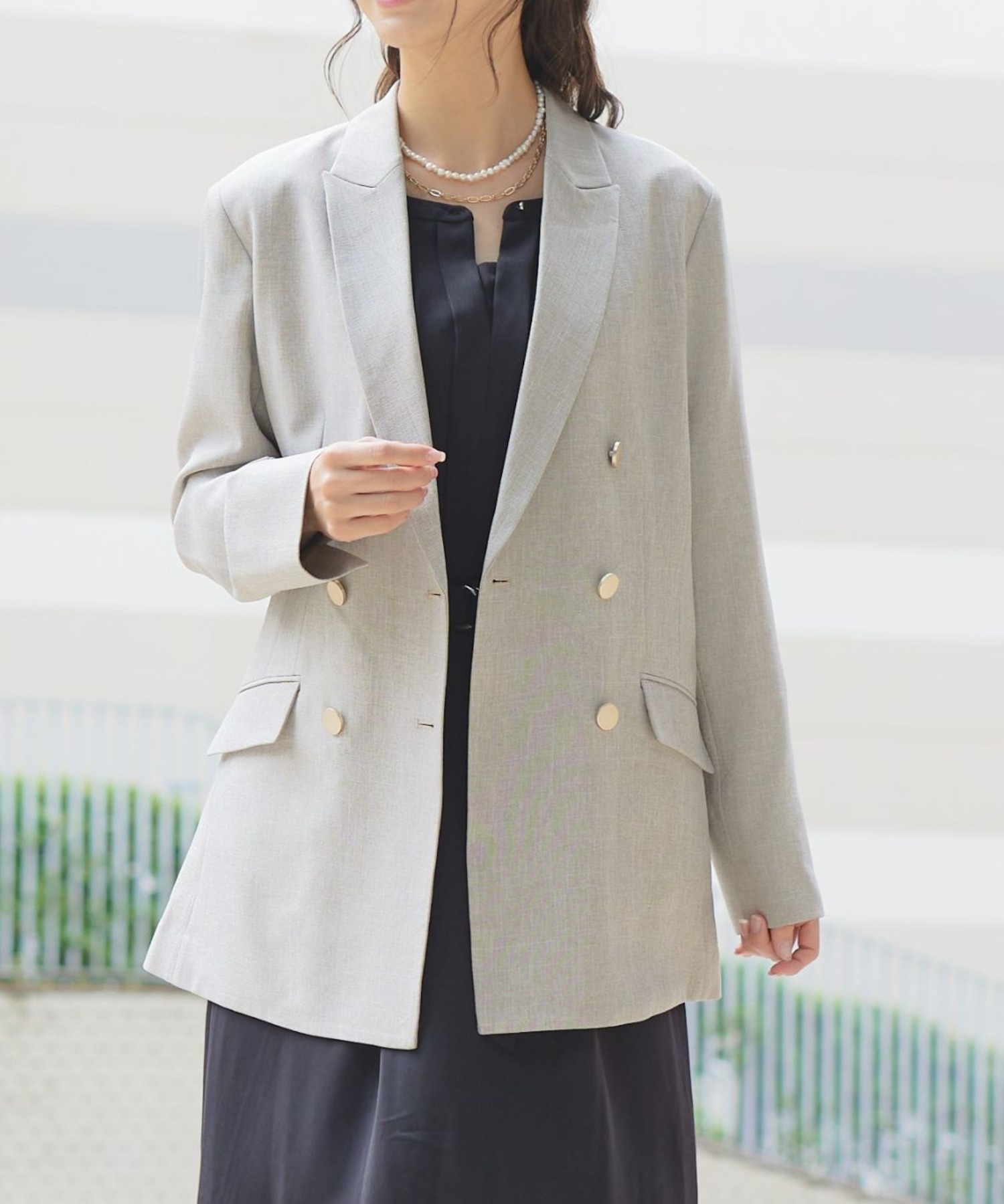 ベージュ