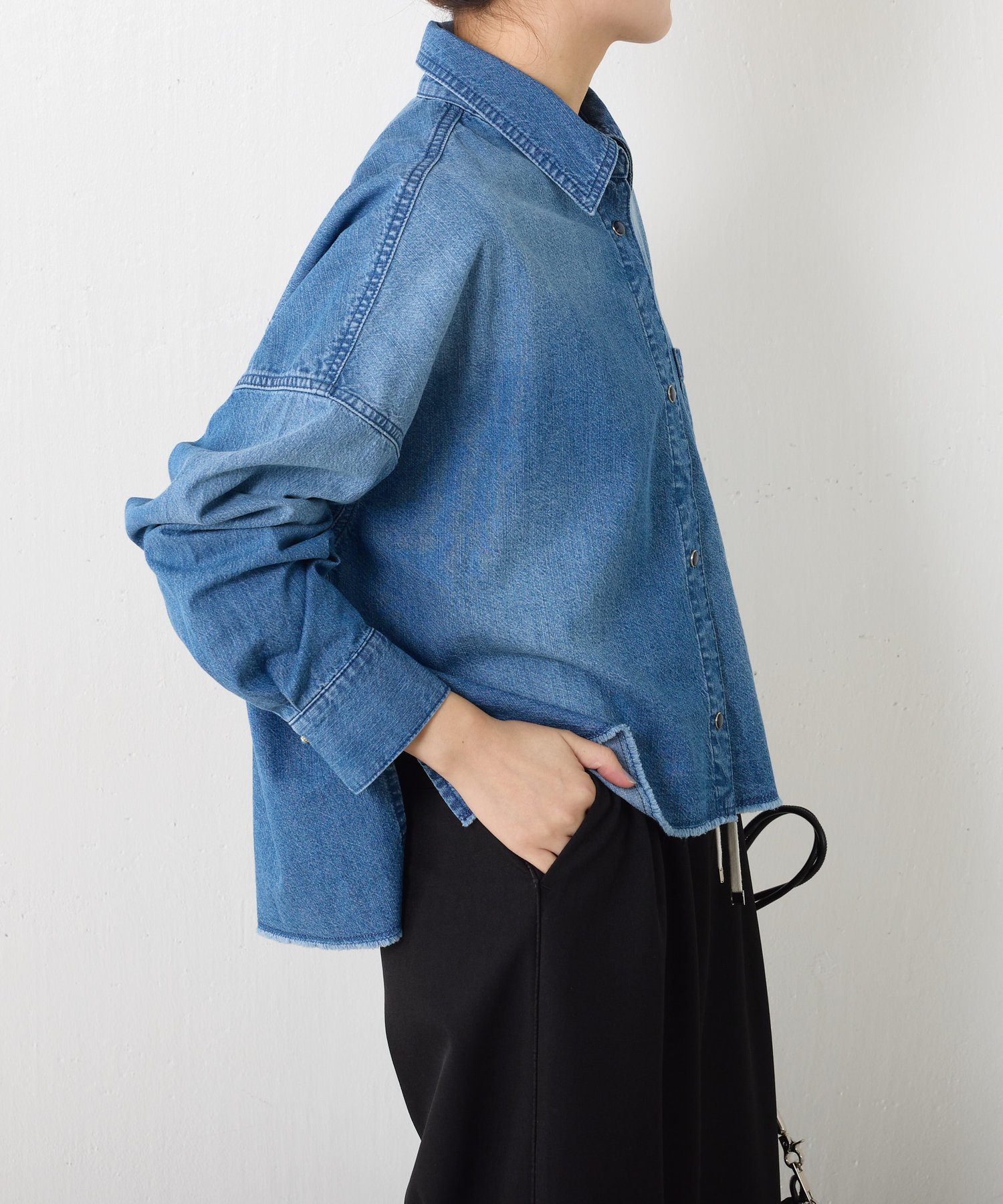 コレクション Q.anos/スナッピングデニムシャツ/WEB限定カラー展開