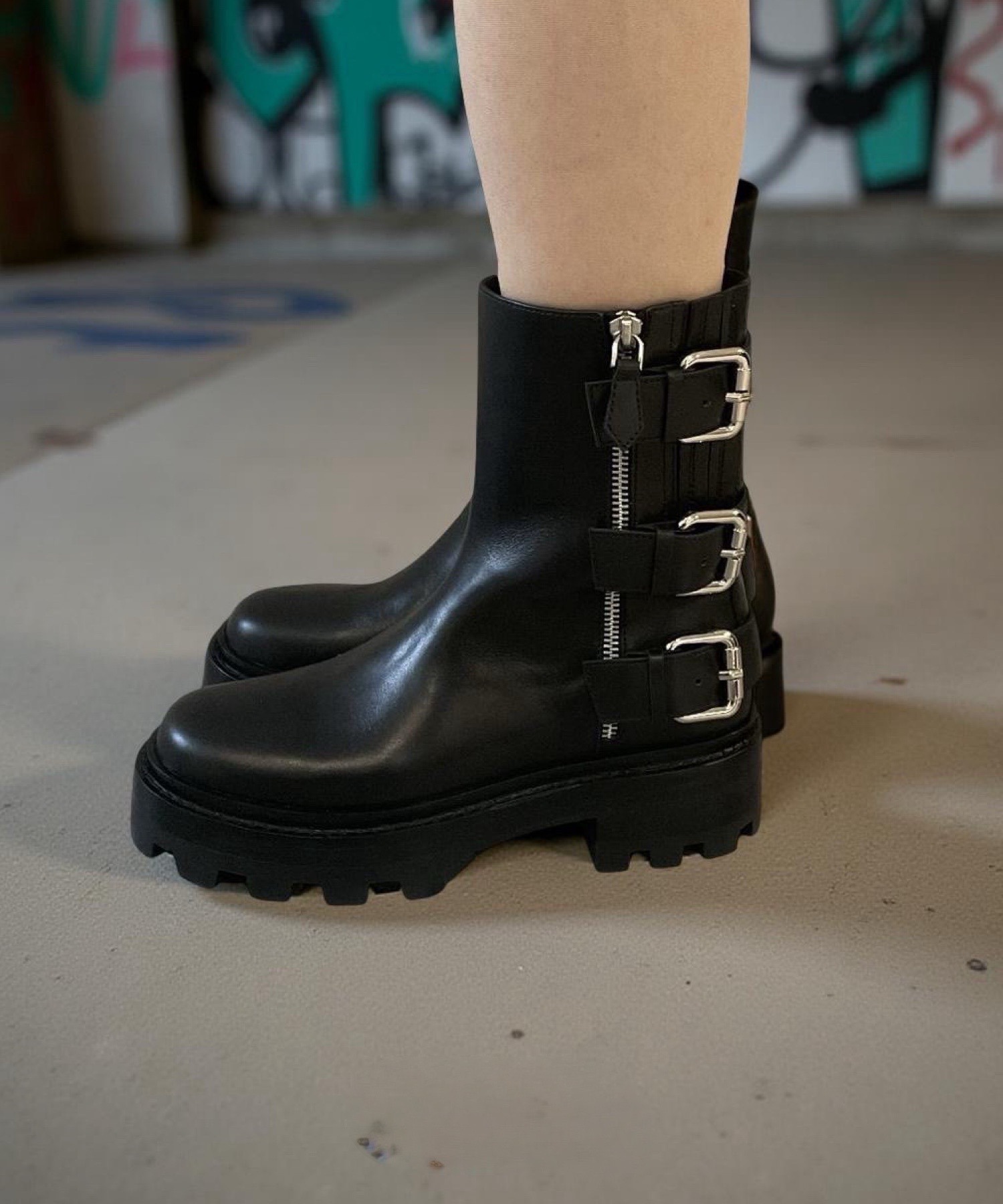 選ぶなら ベルトデザインブーツ Jeffrey Campbell│Jeffrey Campbell 靴