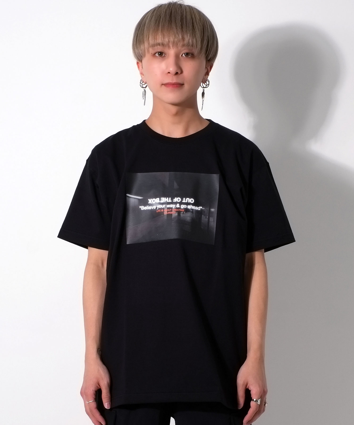 img102.imagetwist.com imagsize:960x1440  昇華転写ガールズフォトプリントTシャツ/カットソー A'GEM/9│A'GEM/9×.KOM【公式】｜韓国・ストリートブランド通販サイト  エージェムナイン ドットケーオーエム