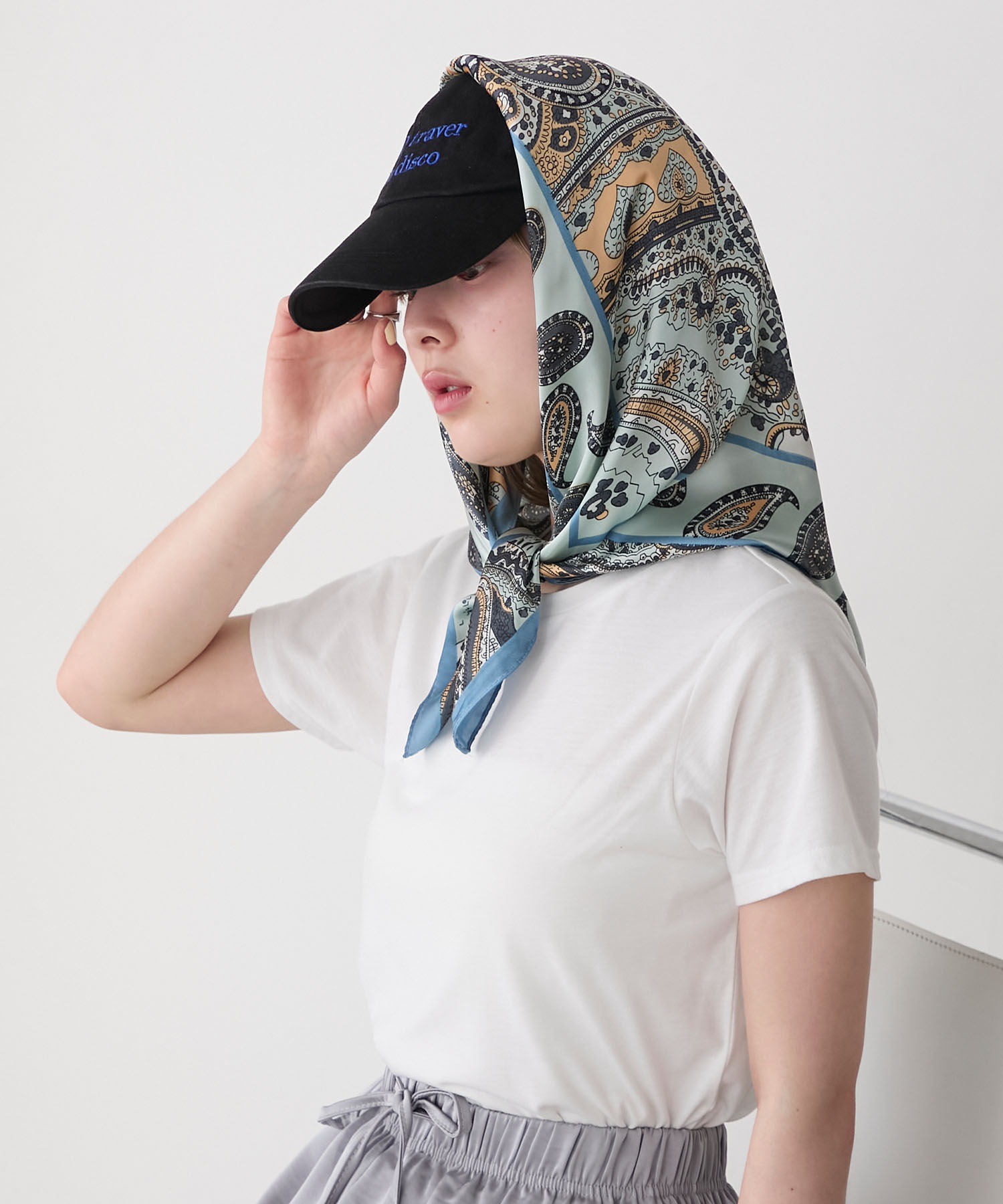 manipuri(マニプリ) スカーフ美品 - 白×黒×グリーン ペイズリー