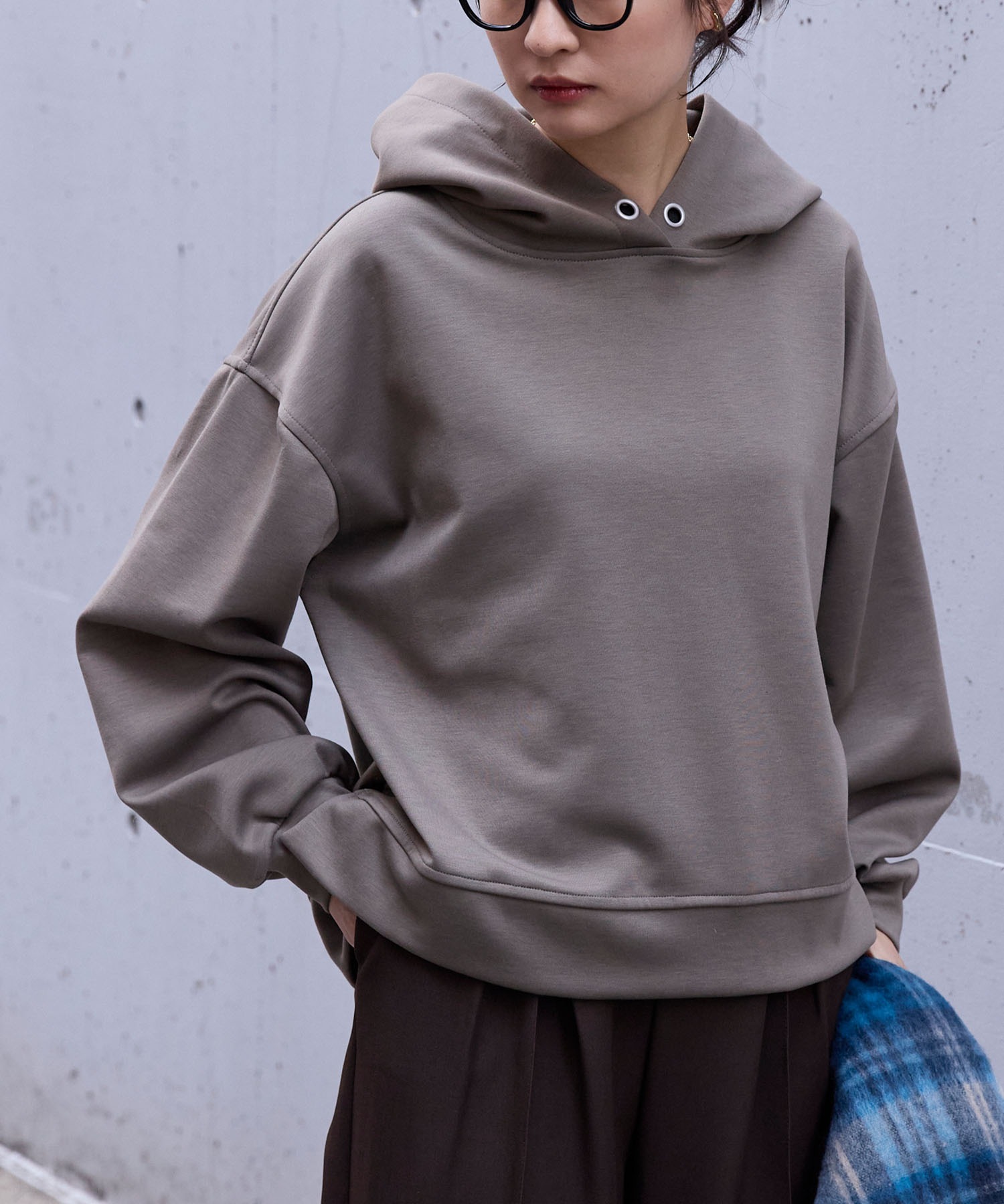 イージードライダンボールニットボリュームスリーブプルオーバーパーカー