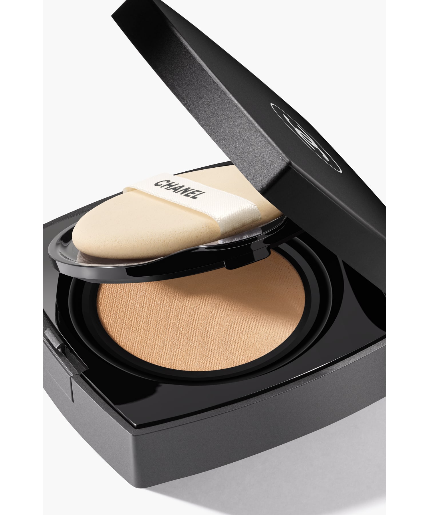 CHANEL SUBLIMAGE クッションファンデーション BD21 12g Chanel Sublimage L'Essence De Teint Ultimate Radiance Generating