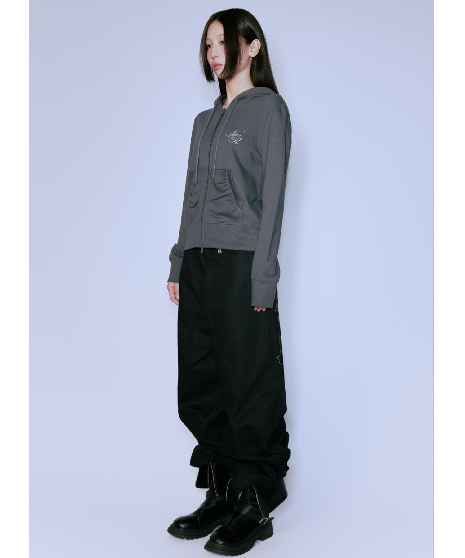 A'GEM/9 × .kom 『NIIER NOR/ニア ノア』 SHIRRING SLIM HOOD ZIP-UP