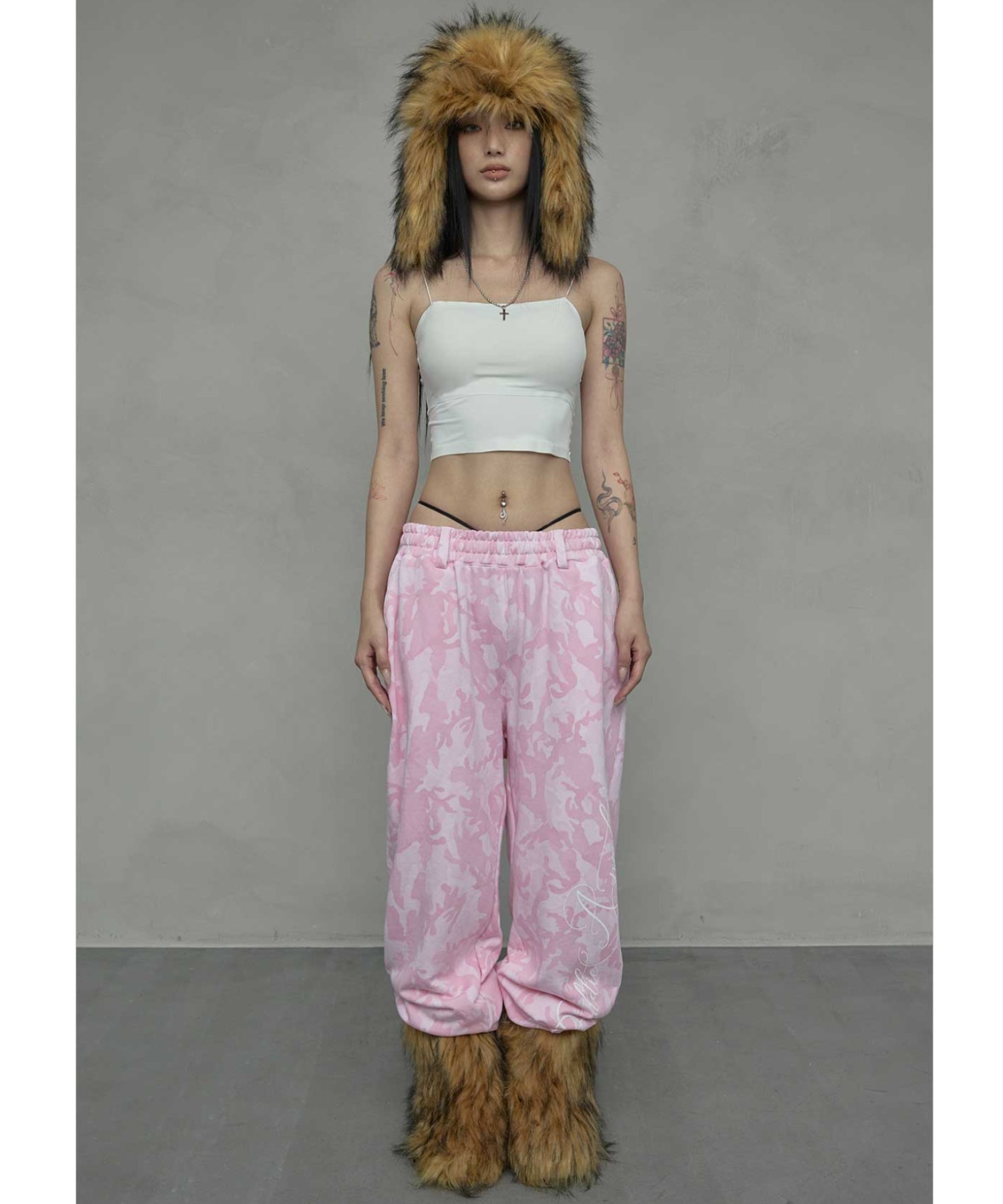 A'GEM/9 × .kom 『NIIER NOR/ニアノア』 BADDIE ANGEL SWEATPANTS