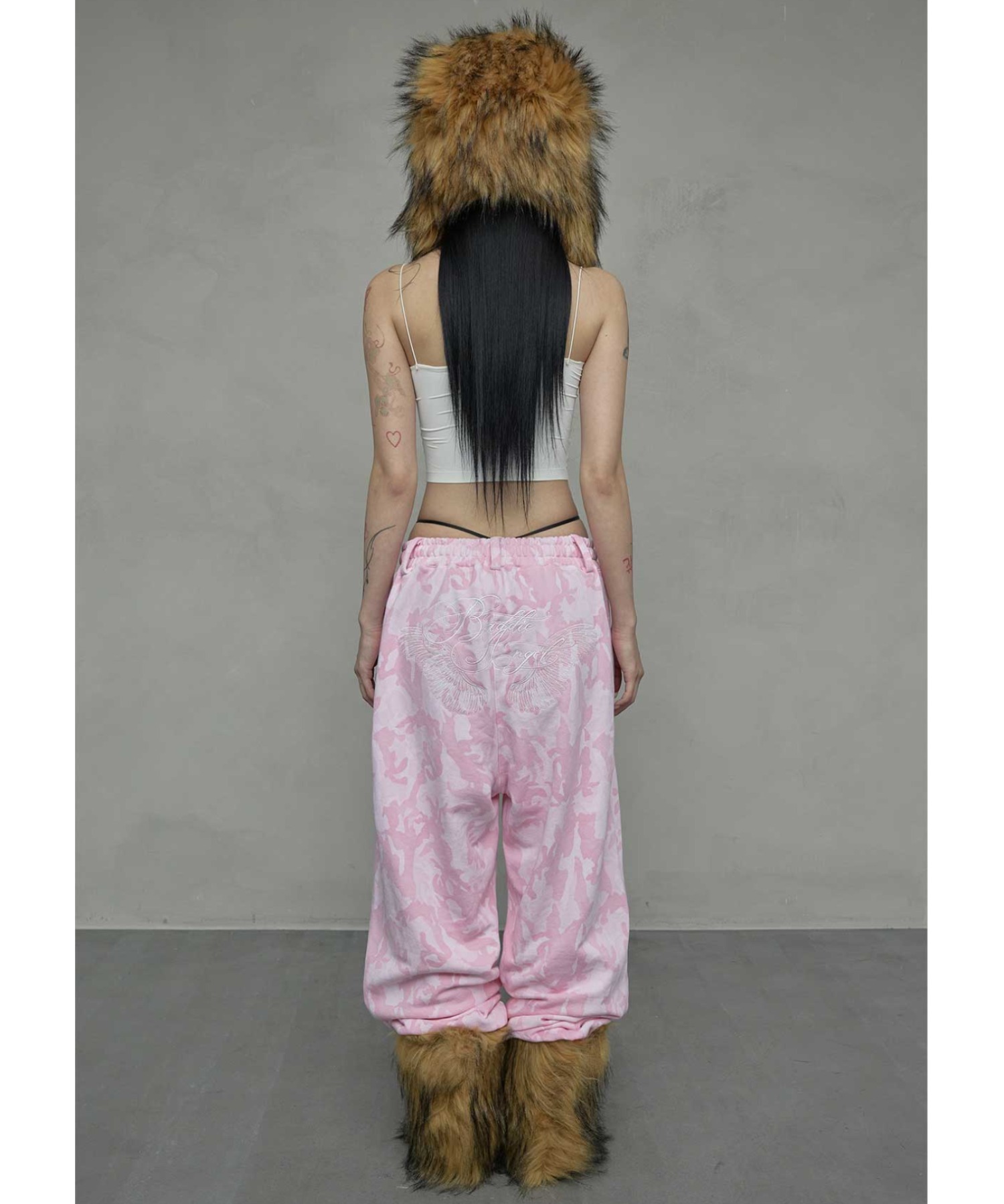 A'GEM/9 × .kom 『NIIER NOR/ニアノア』 BADDIE ANGEL SWEATPANTS