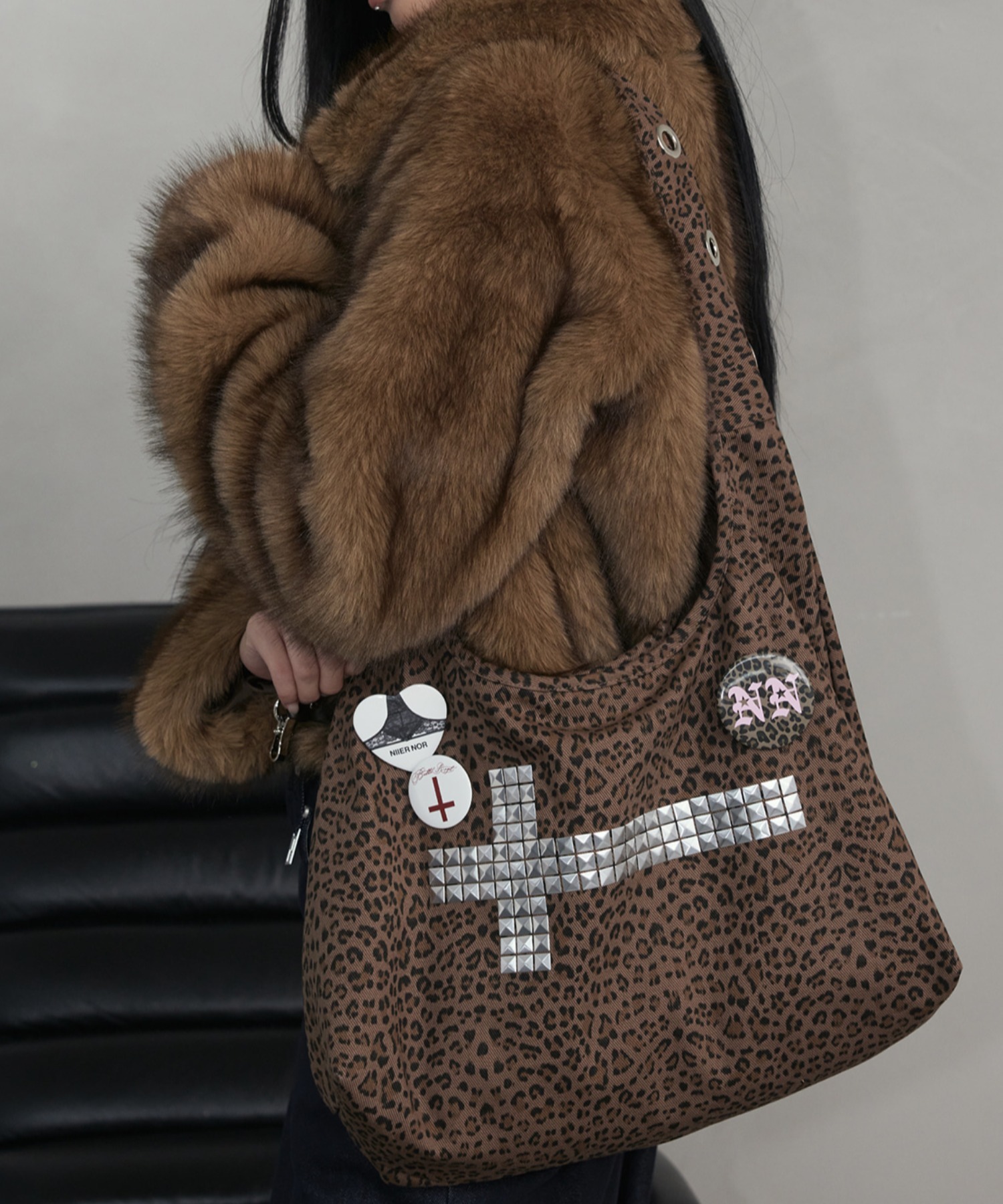 A'GEM/9 × .kom 『NIIER NOR/ニアノア』 CROSS STUD SHOULDER BAG