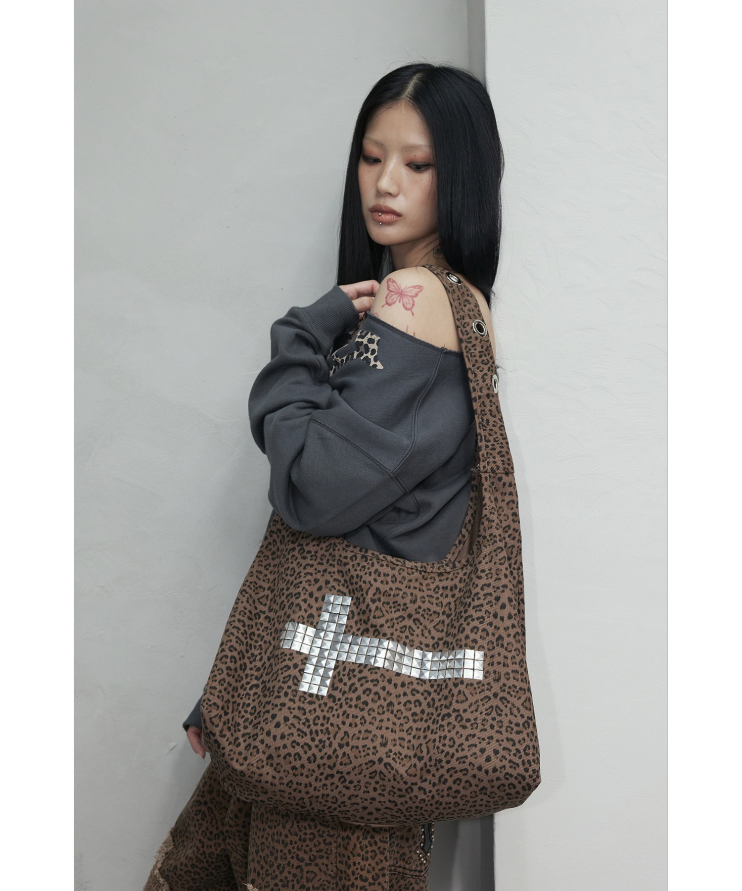 A'GEM/9 × .kom 『NIIER NOR/ニアノア』 CROSS STUD SHOULDER BAG