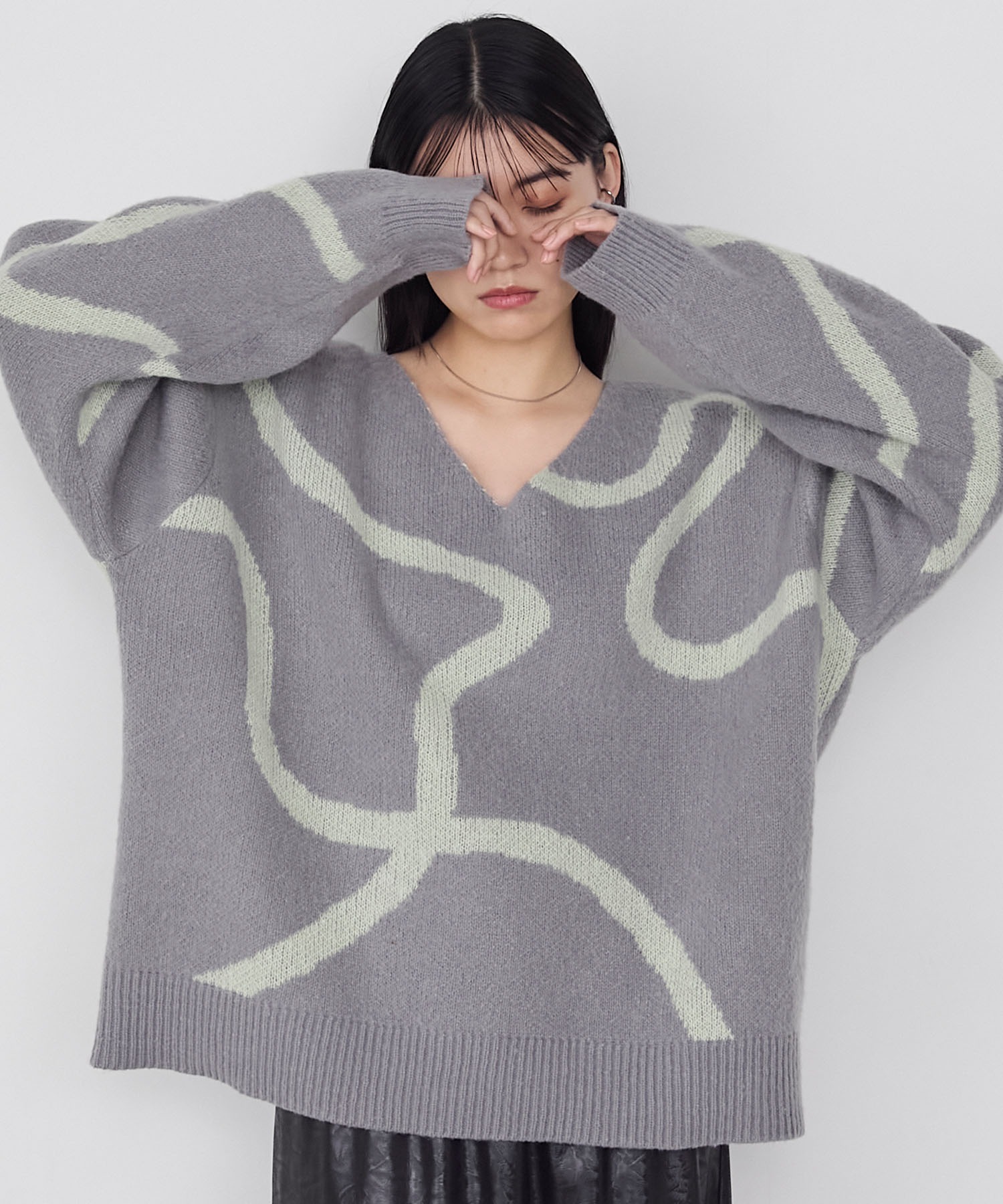 forksy.】とろけるニュアンスラインオーバーサイズVネックニット