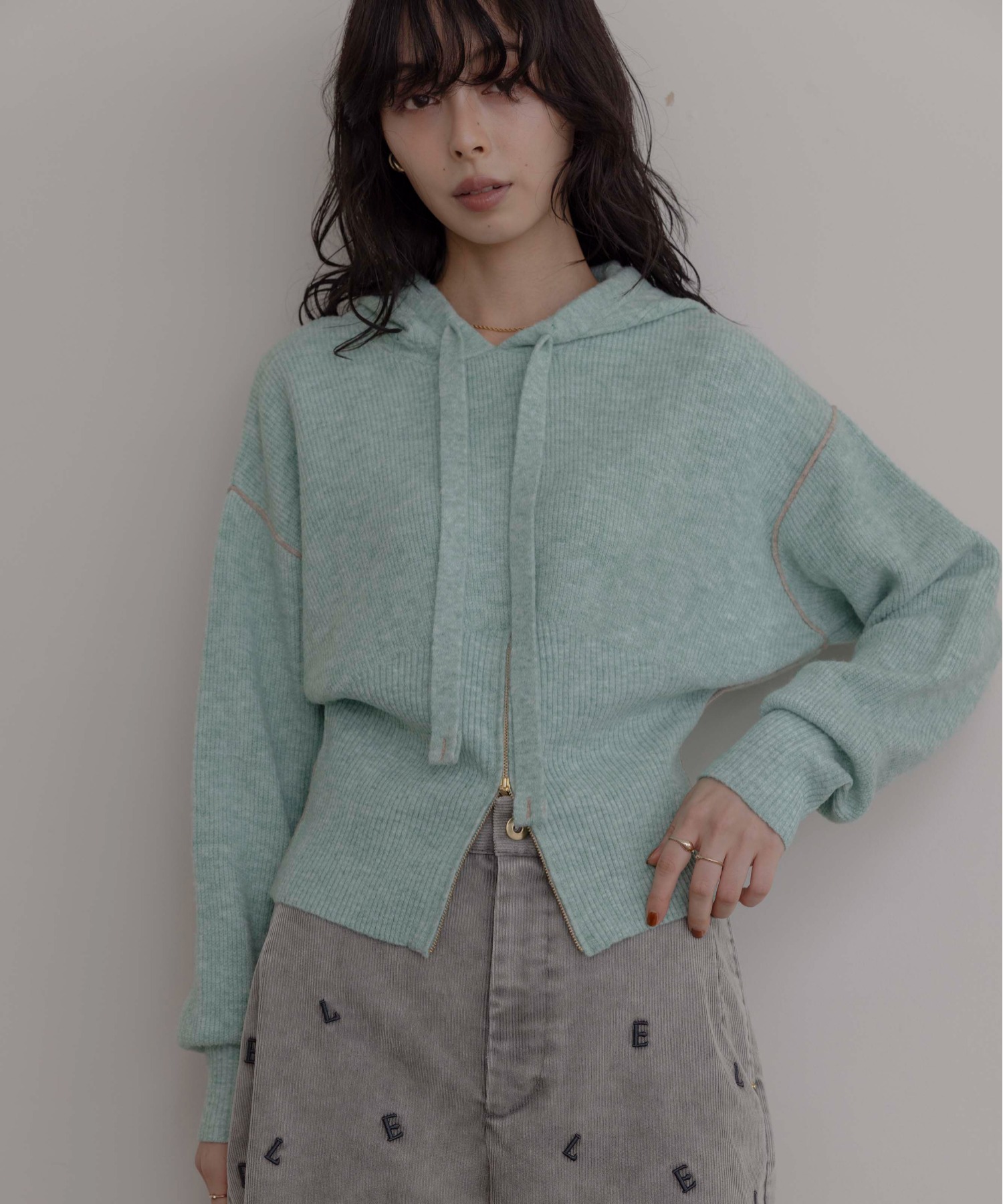 ZIPスリットフーディーニットトップス Eimee Law│Eimee Law & LHELBIE