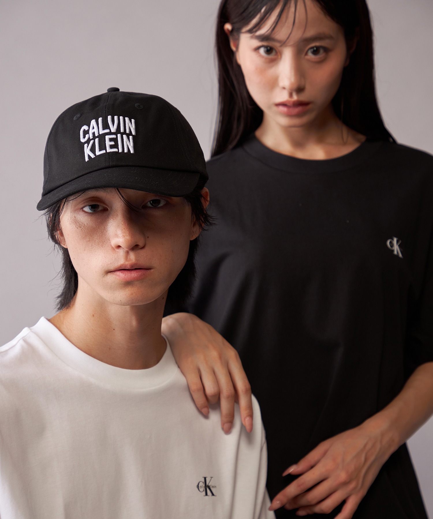 [WEB限定] Calvin Klein CK логотип — комплект из 2 футболок, белый×черный, белый×бронзовый.